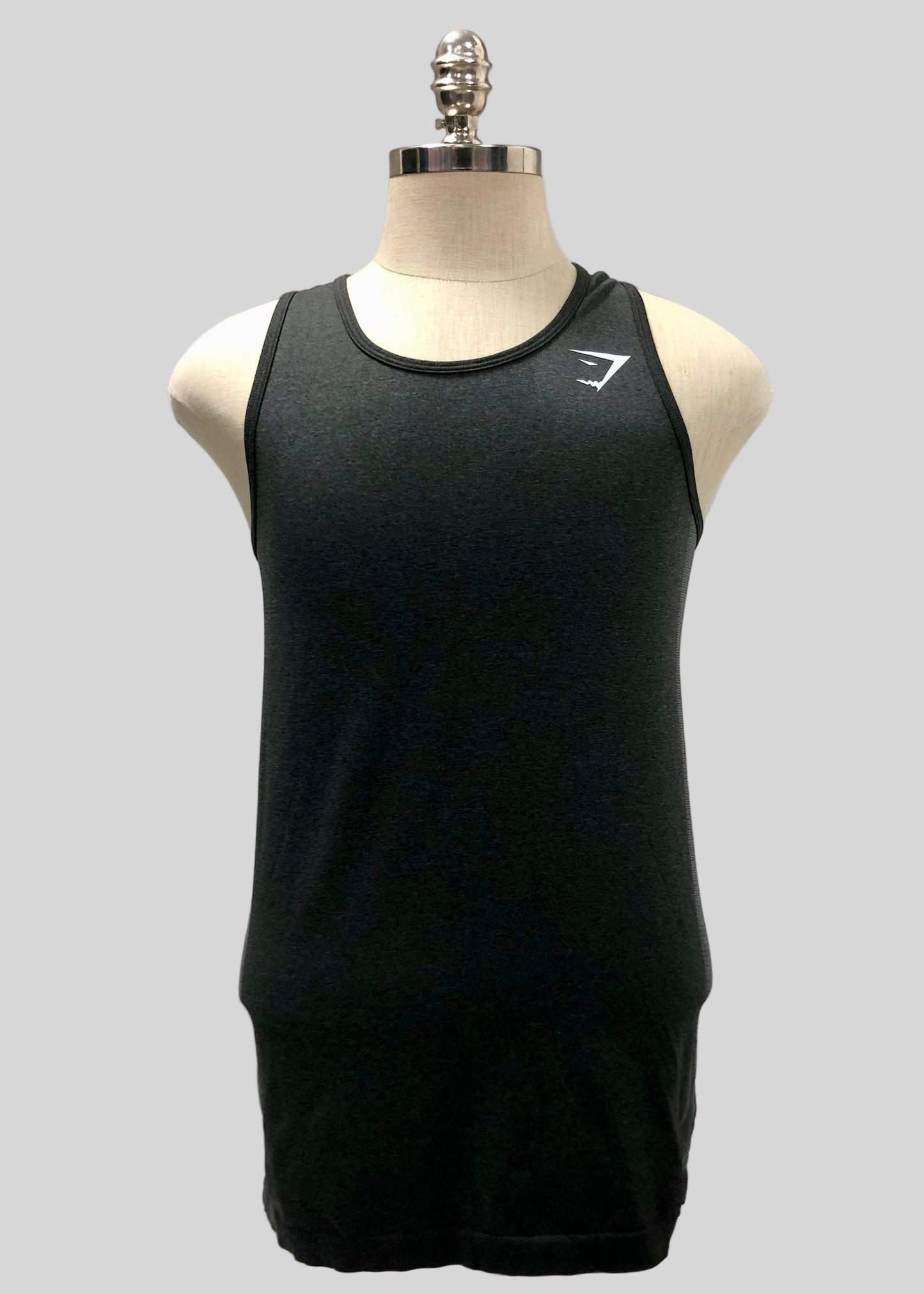 Camiseta de entrenamiento sin mangas Gymshark 🏋🏽 color negro y logo en blanco Talla S