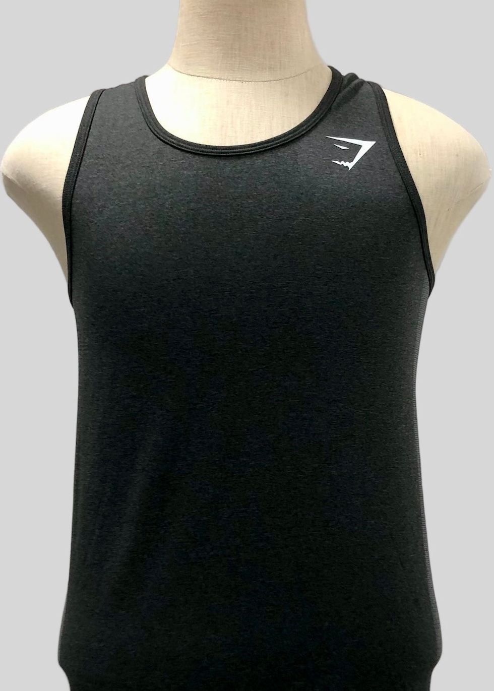 Camiseta de entrenamiento sin mangas Gymshark 🏋🏽 color negro y logo en blanco Talla S