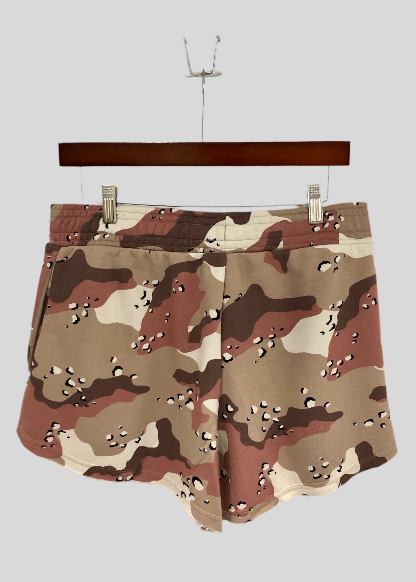 Short Lounge Gymshark 🏋🏼‍♂️ Diseño de camuflaje en color kaki y crema Talla M