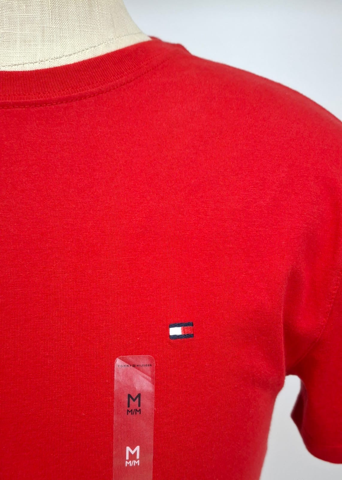 Camiseta cuello Redondo Tommy Hilfiger 🇺🇸 color rojo Talla Medium