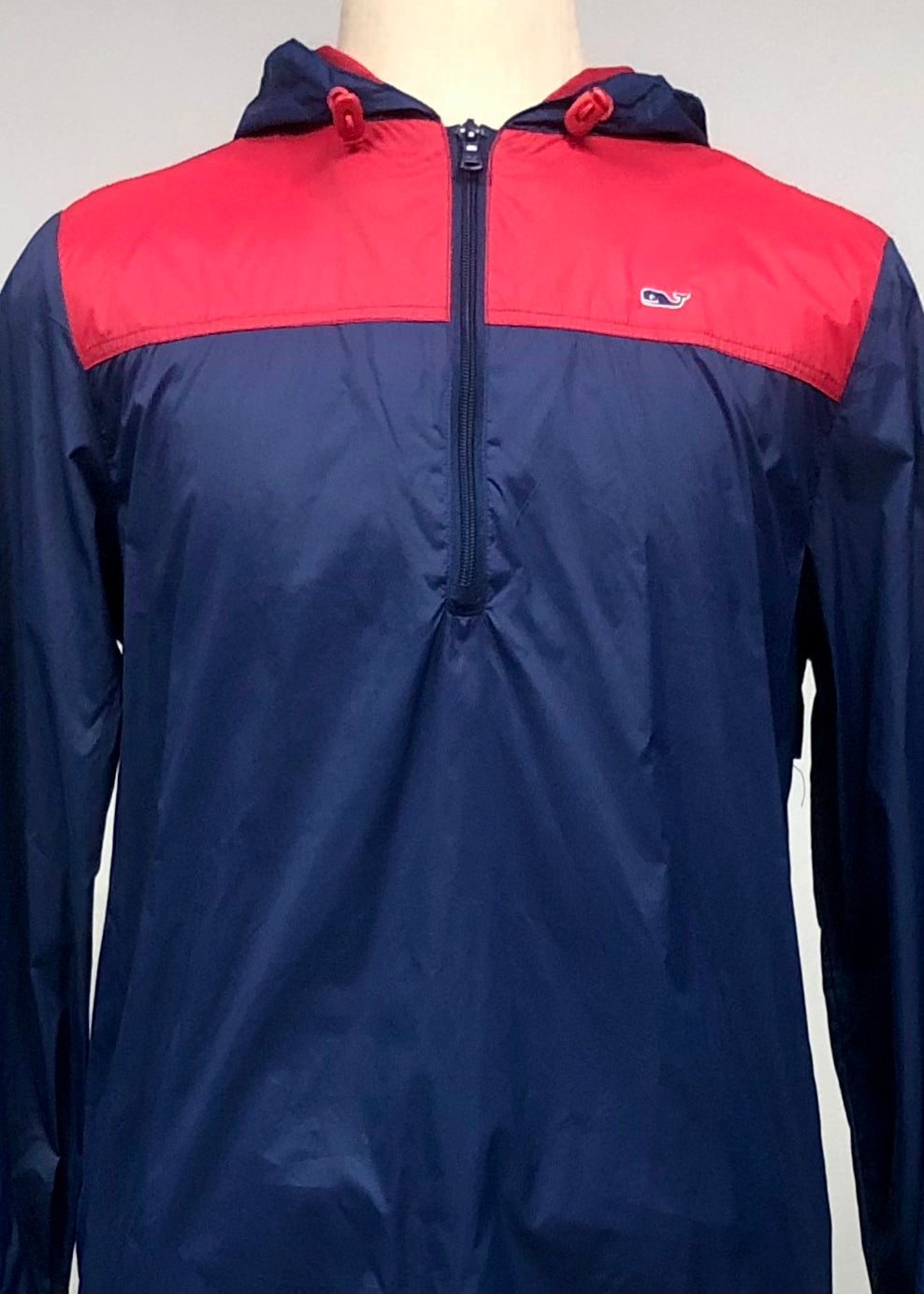 Jacket con capucha Vineyard Vines 🐳 color azul y rojo con zíper de 1/4 y logo tradicional Talla M