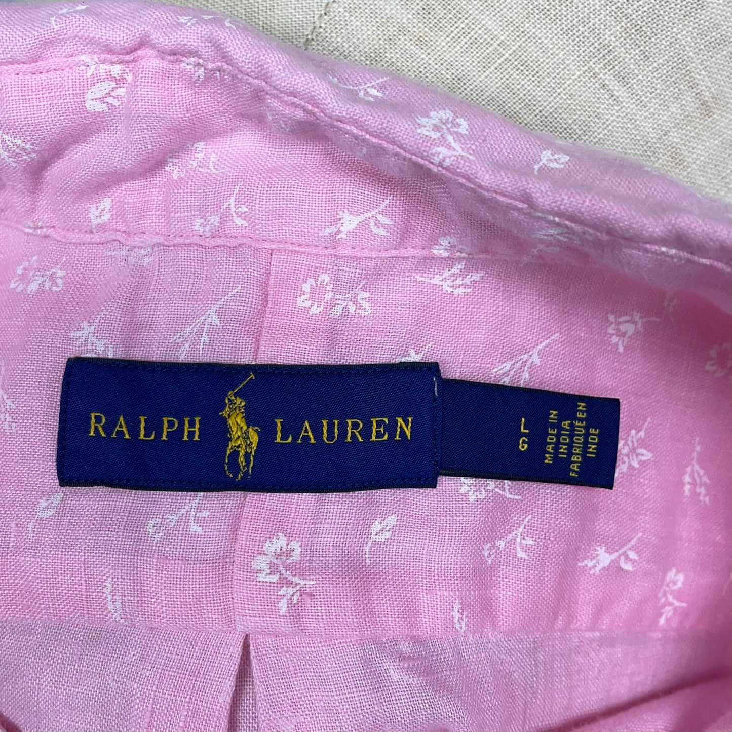 Camisa Polo Ralph Lauren 🏇🏼 de Lino en color rosado claro con patron de rosas en color blanco Talla L Entalle Regular