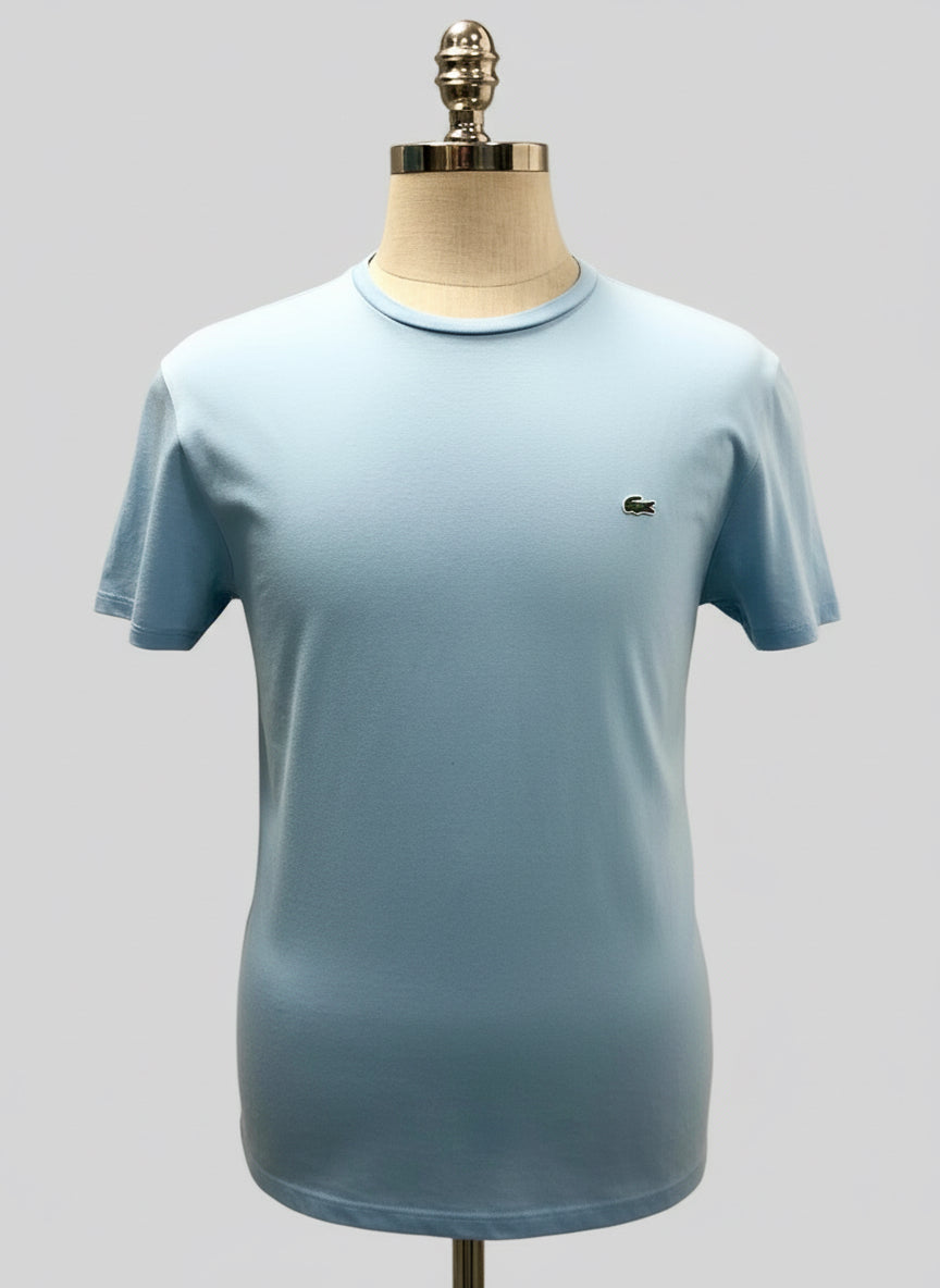 Camiseta cuello Redondo Lacoste 🐊 color celeste con el logo bordado tradicional Talla Large