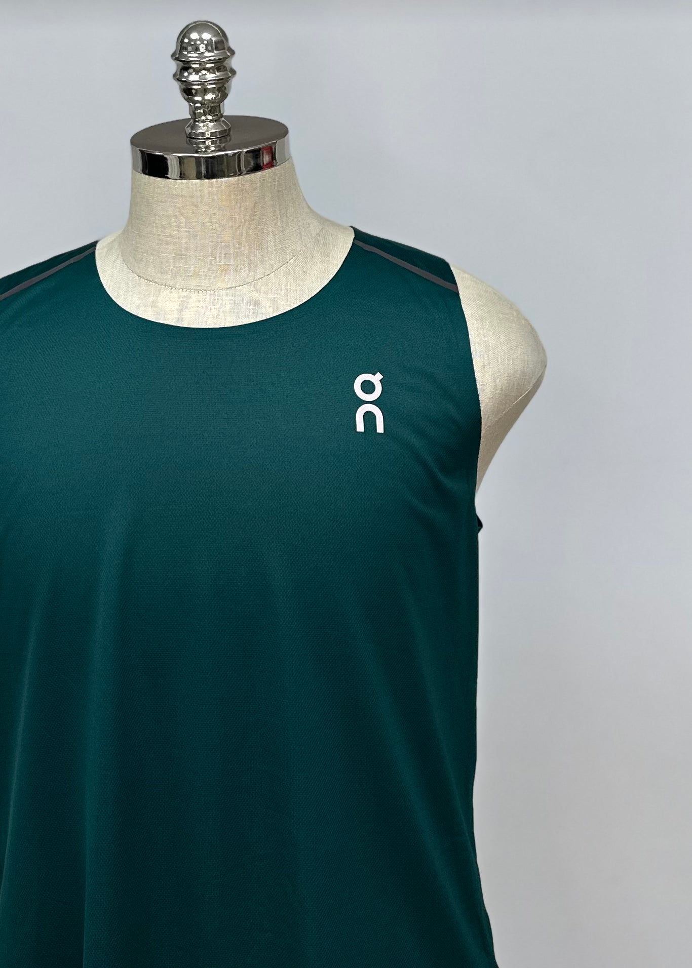 Camiseta de entrenamiento sin mangas On Running 🏃🏻‍♂️  color verde oscuro y logo en plateado Talla L