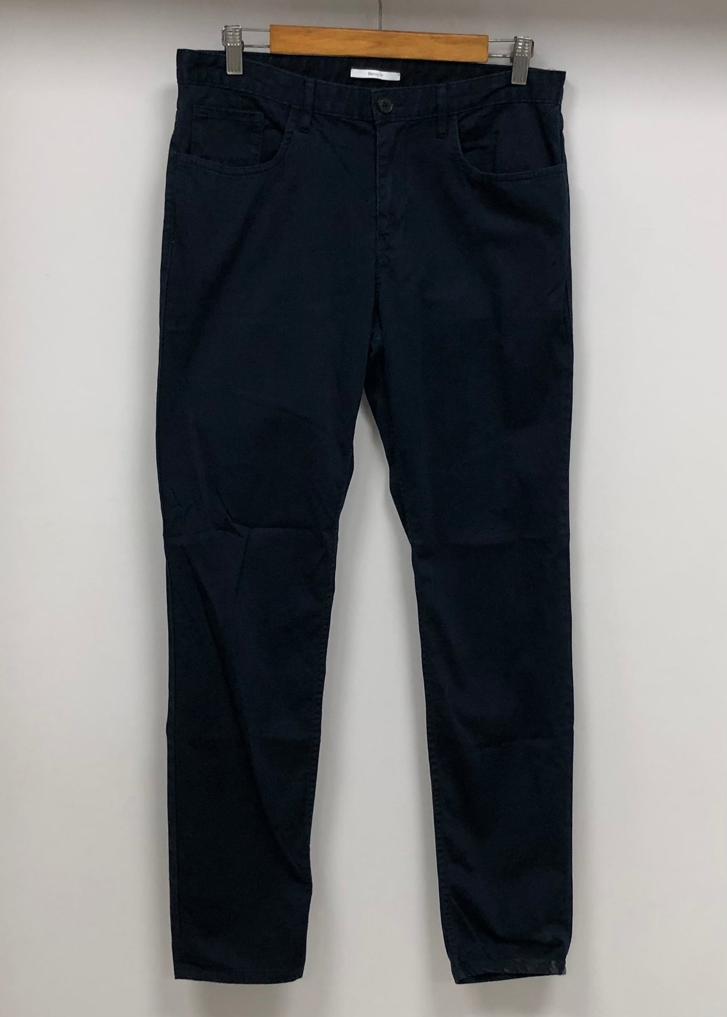 Pantalon casual Calvin Klein 🇺🇸 color azul navy Talla 32x32 Corte Skinny Fit