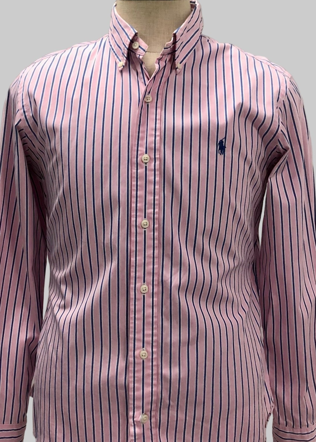 Camisa Polo Ralph Lauren 🏇🏼 Color rosado de rayas en color azul y blanco Talla L Entalle Custom Fit
