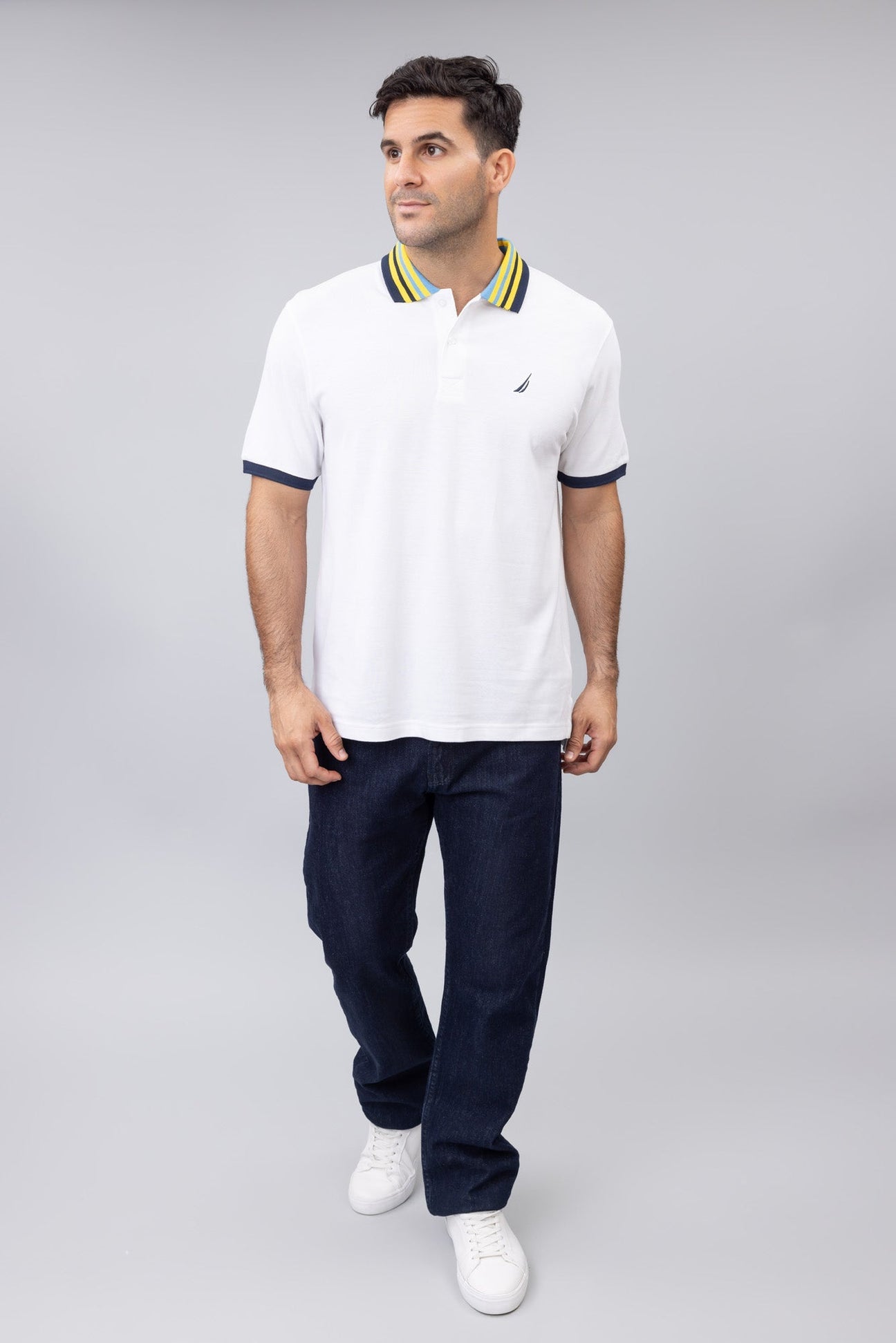 Camiseta Polo Nautica ⚓️ color blanco y diseño de cuello Talla M Entalle Regular
