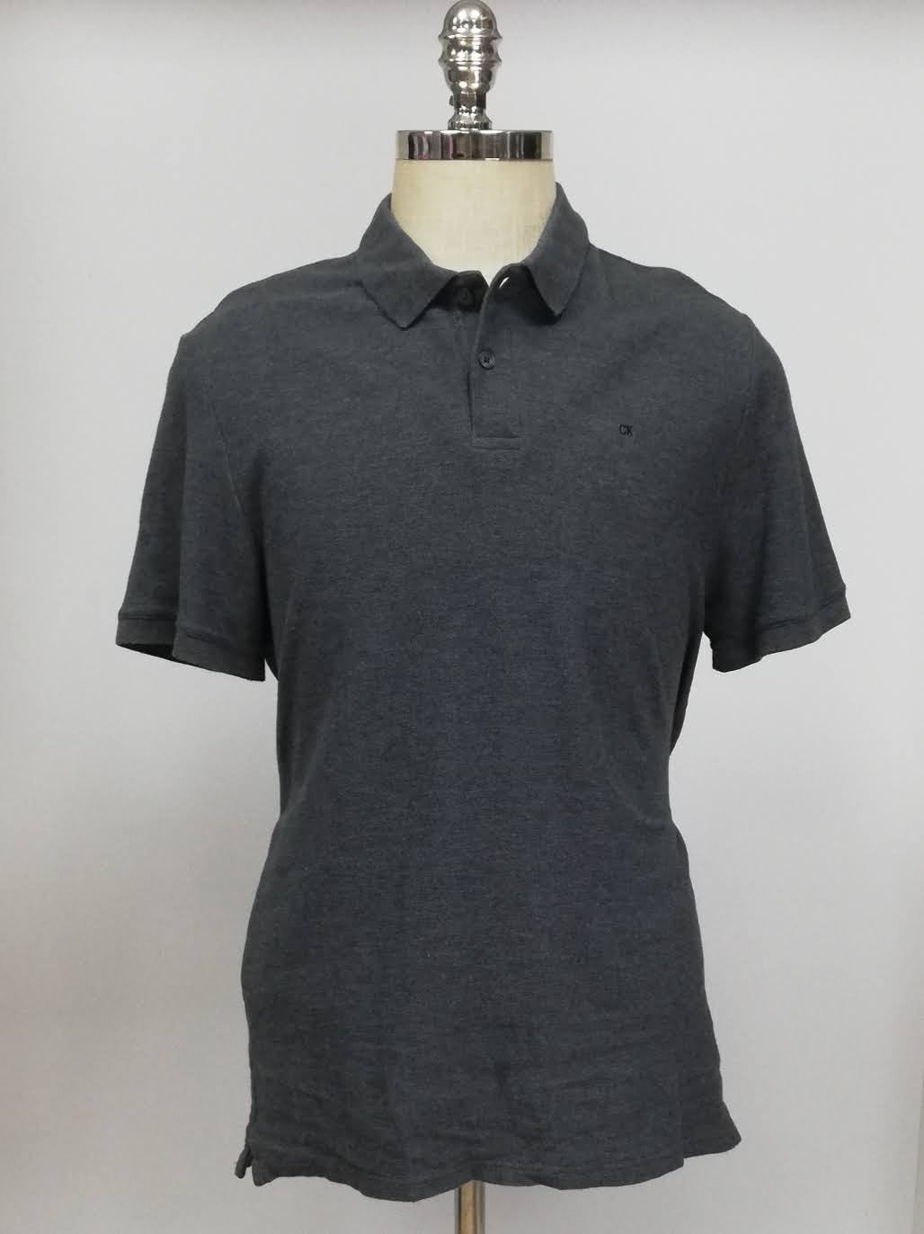 Camiseta Polo Calvin Klein CK color gris oscuro Talla L Entalle Clásico