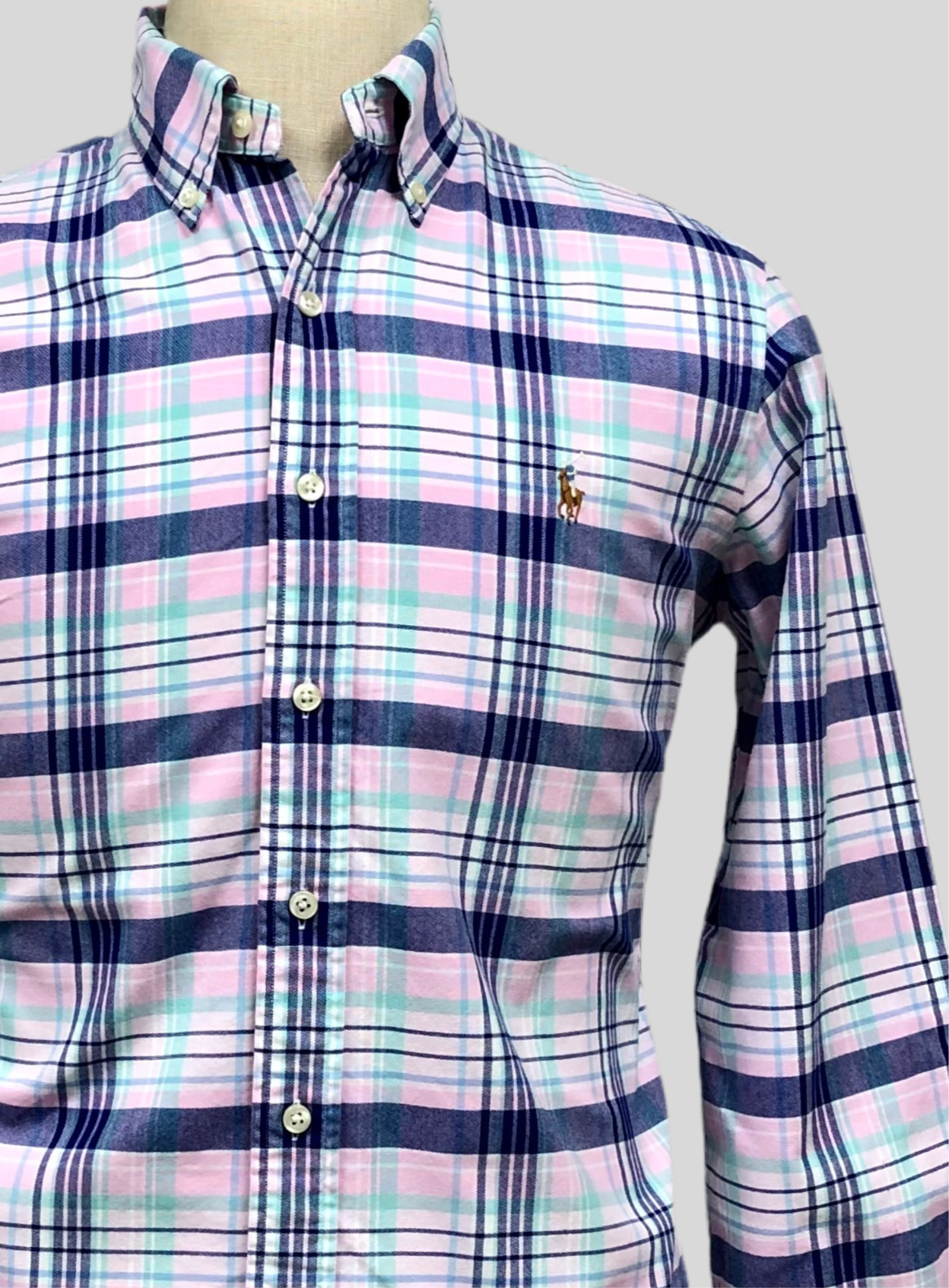 Camisa Polo Ralph Lauren 🏇🏼 de cuadros tartán en color azul, rosado y blanco Talla L Entalle Clásico