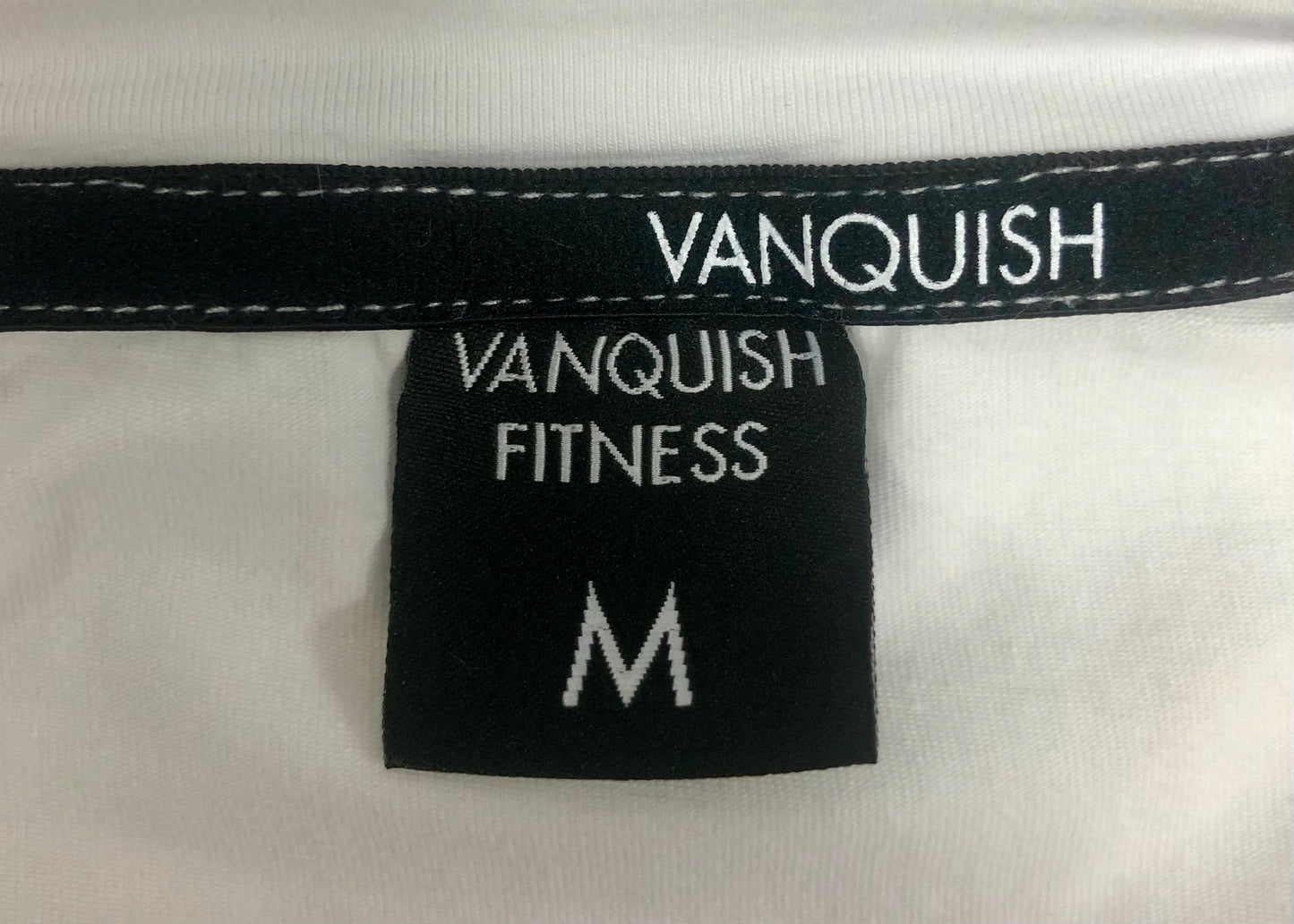 Camiseta de entrenamiento Vanquish 🏋🏽 color blanco y logo en negro Talla M
