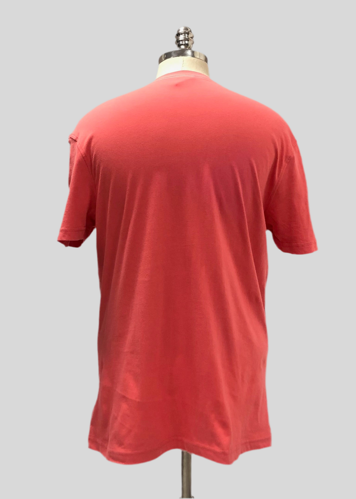 Camiseta cuello redondo Brooks Brothers 🐑 color rosado magenta y diseño de bandera nautica Talla M (ver descripción)