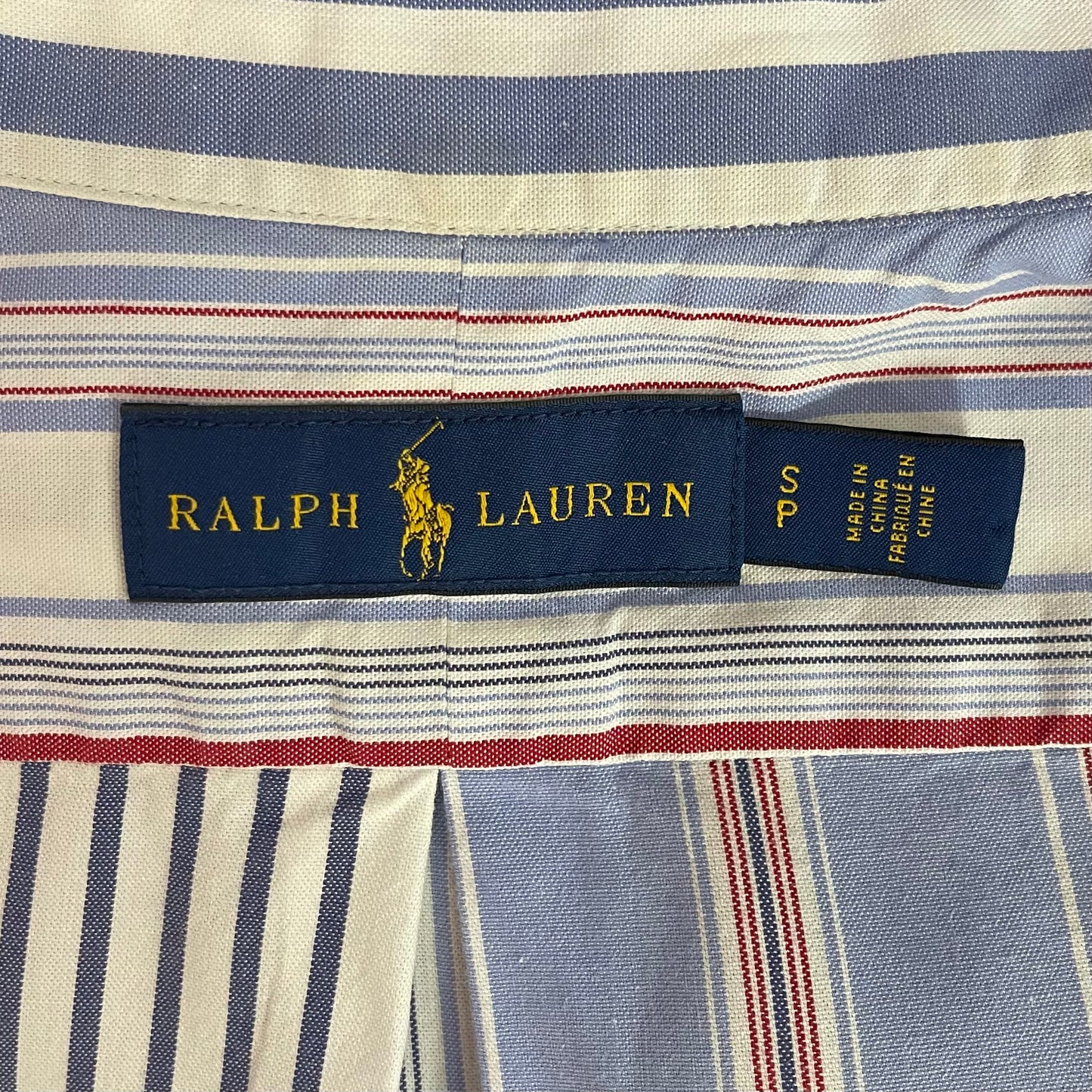 Camisa Polo Ralph Lauren 🏇🏼 color Blanco con patron de rayas en celeste y azul Talla S Entalle Regular