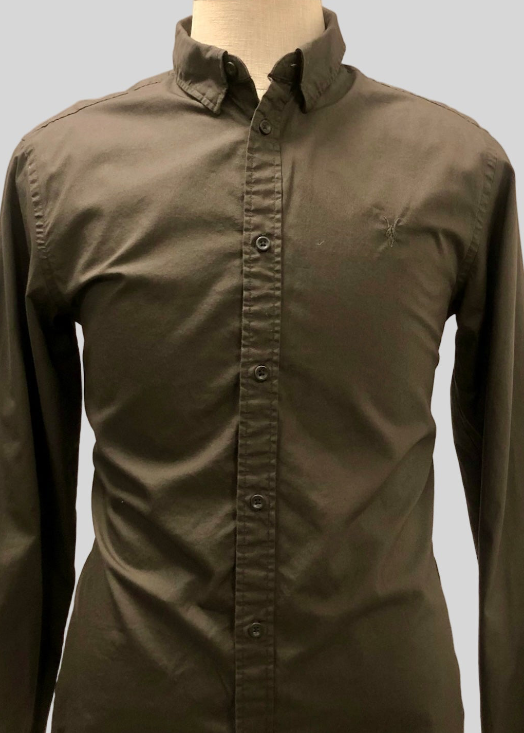 Camisa de botones Allsaints 🦌 color marrón oscuro Talla M Entalle Regular