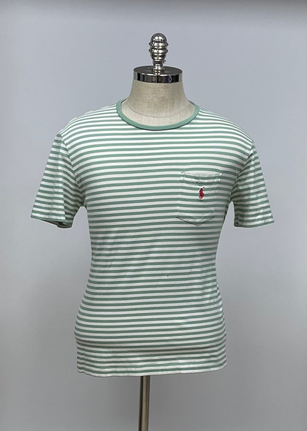 Camiseta cuello redondo Polo Ralph Lauren 🏇🏼 con patron de rayas en color verde claro y blanco Talla M Entalle Regular