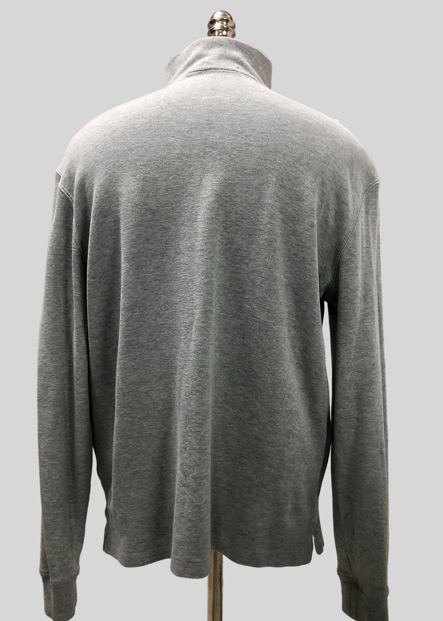 Sueter Jersey Polo Ralph Lauren 🏇🏼 color gris claro con logo en negro Talla L