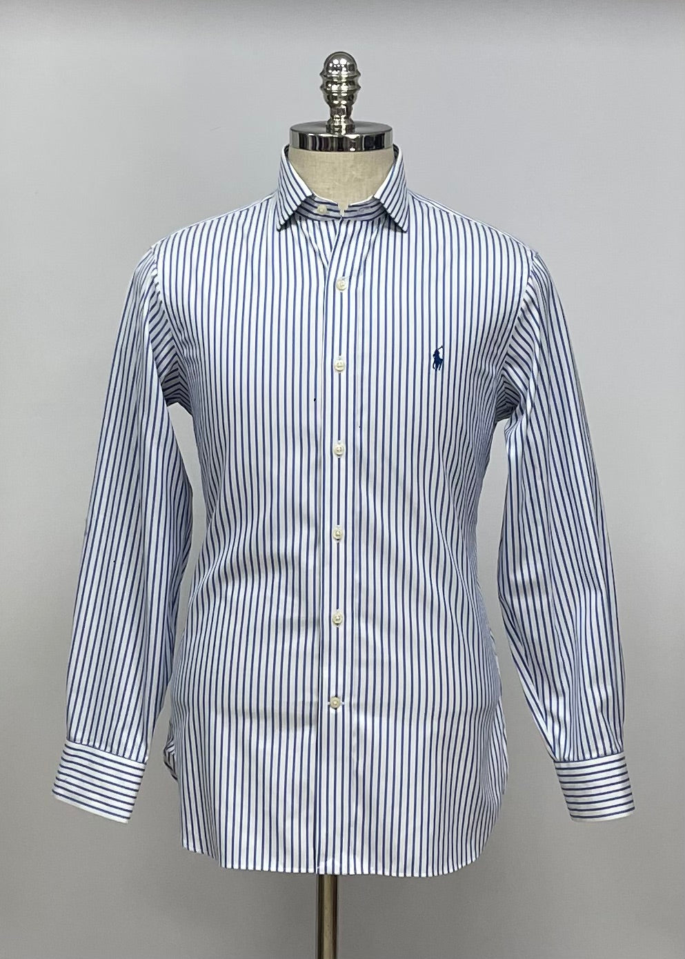 Camisa de botones Polo Ralph Lauren 🏇🏼 color blanco con rayas en color azul Talla M entalle clásico