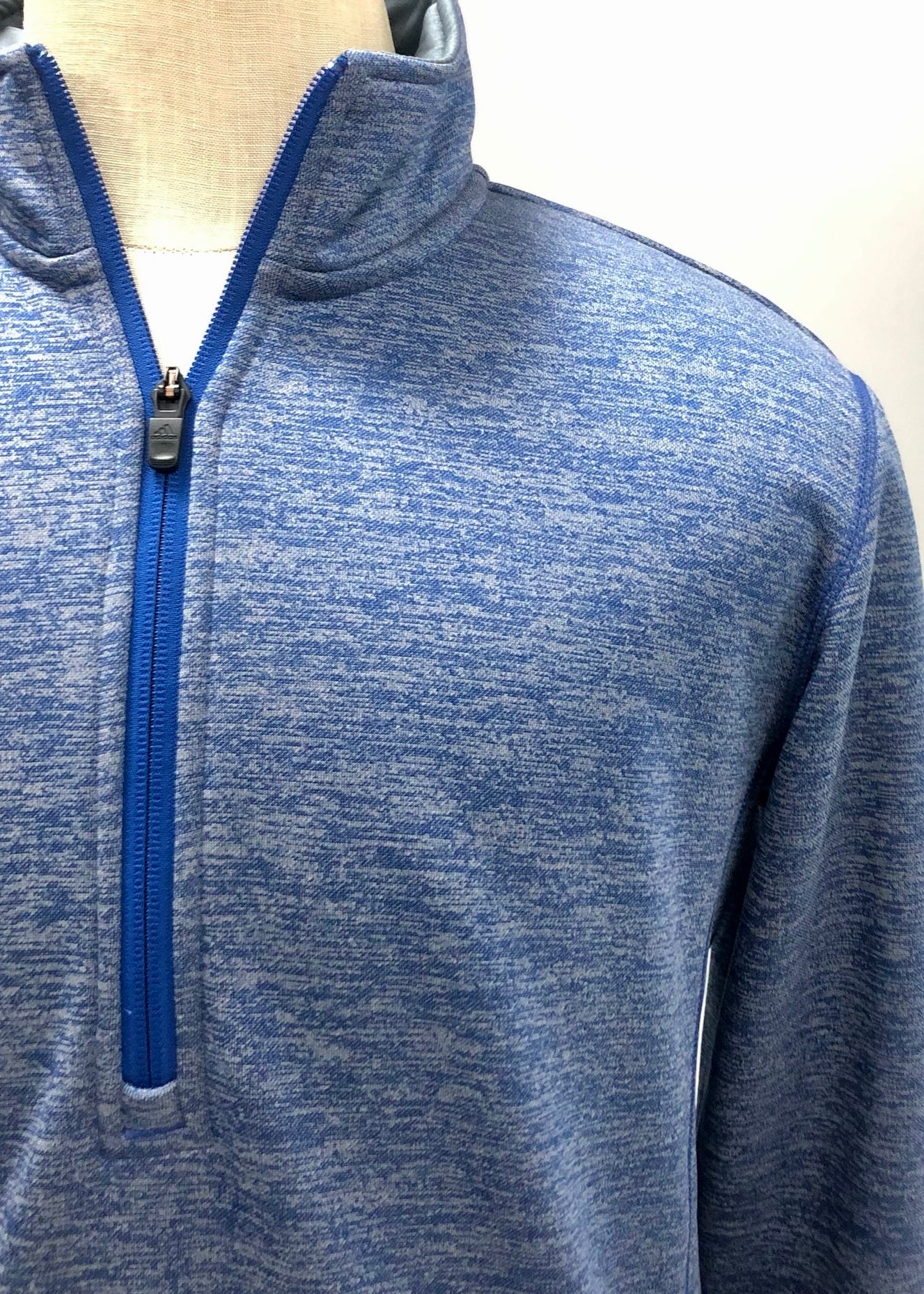 Sueter Jersey Adidas 🏃🏻 color azul y gris degradado con logo en color blanco Talla M