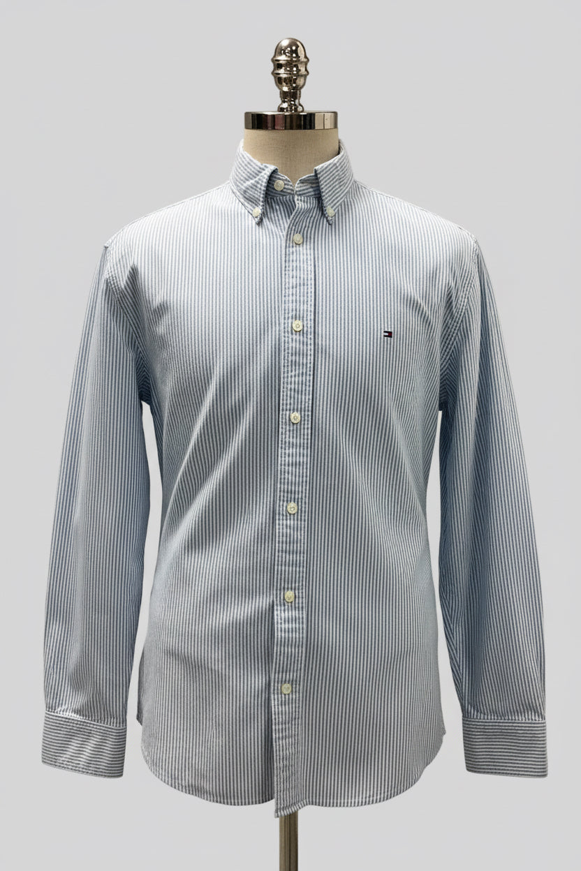 Camisa Tommy Hilfiger 🇺🇸 Oxford con patrón de rayas en color celeste y blanco Talla XL Entalle Regular