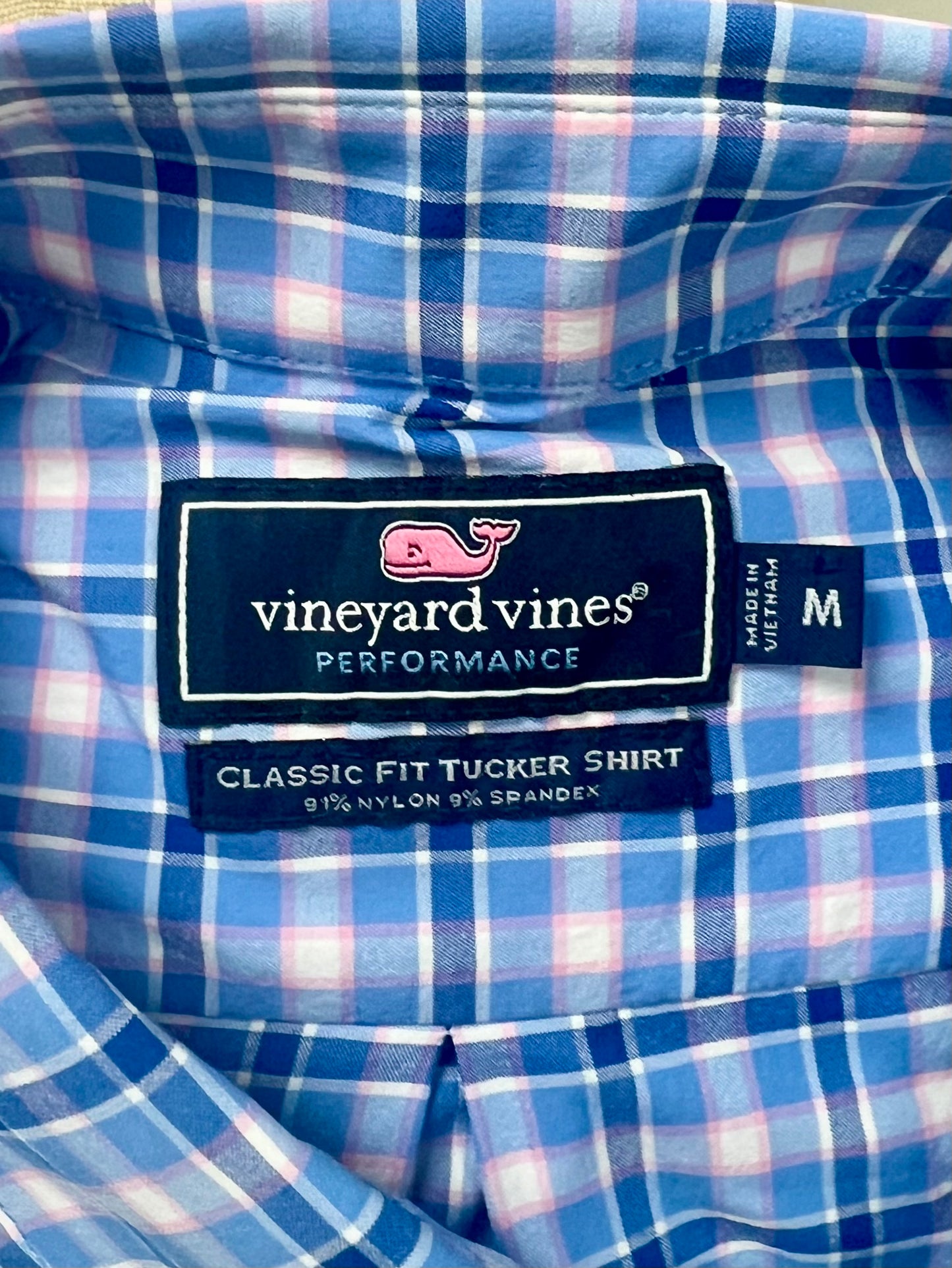 Camisa de botones Vineyard Vines 🐳 Performance de cuadros en azul, rosado y blanco Talla M Entalle Clasico