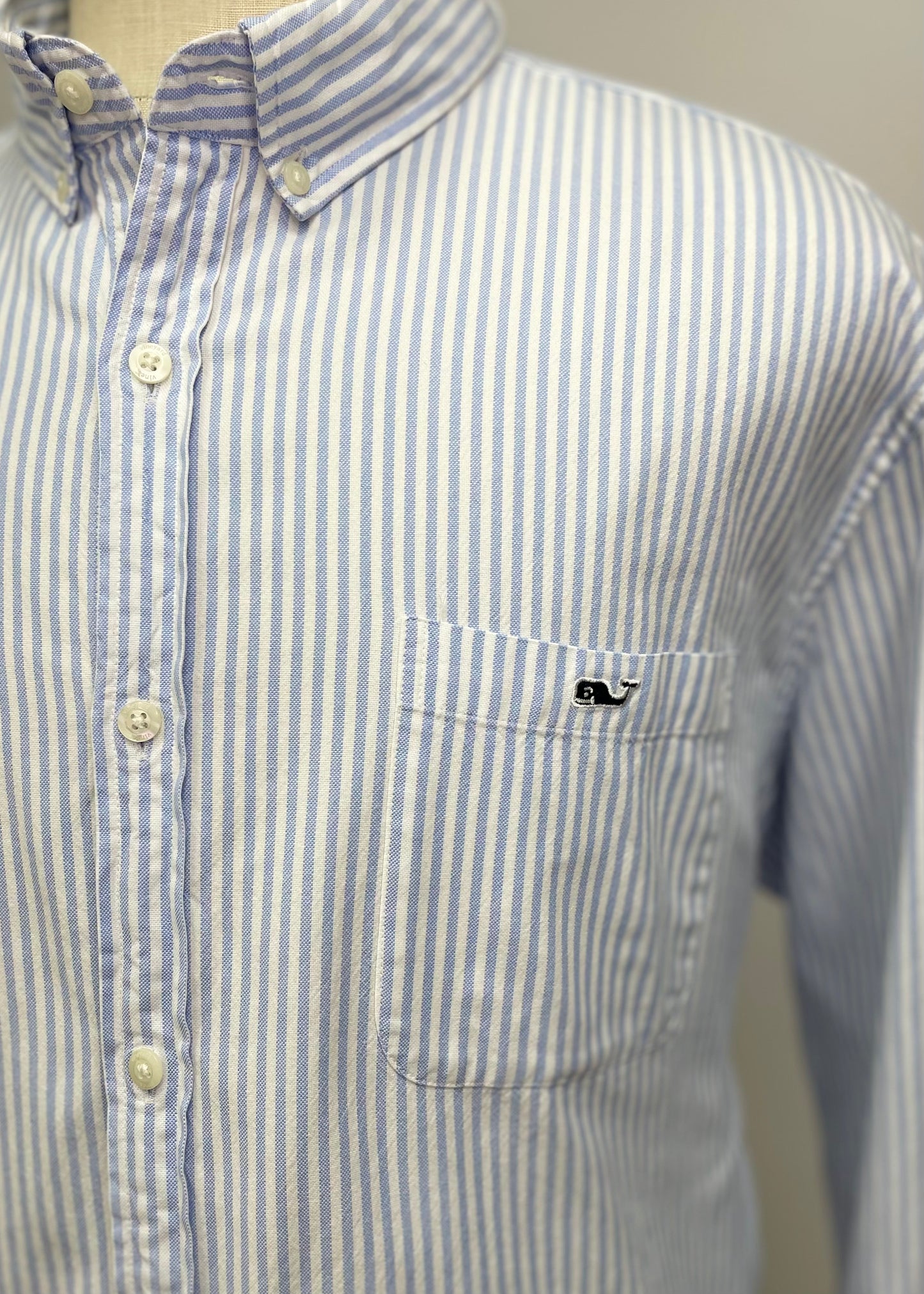 Camisa de botones Vineyard Vines 🐳 con patrón de rayas en color celeste y blanco Talla XXL Entalle Slim Fit