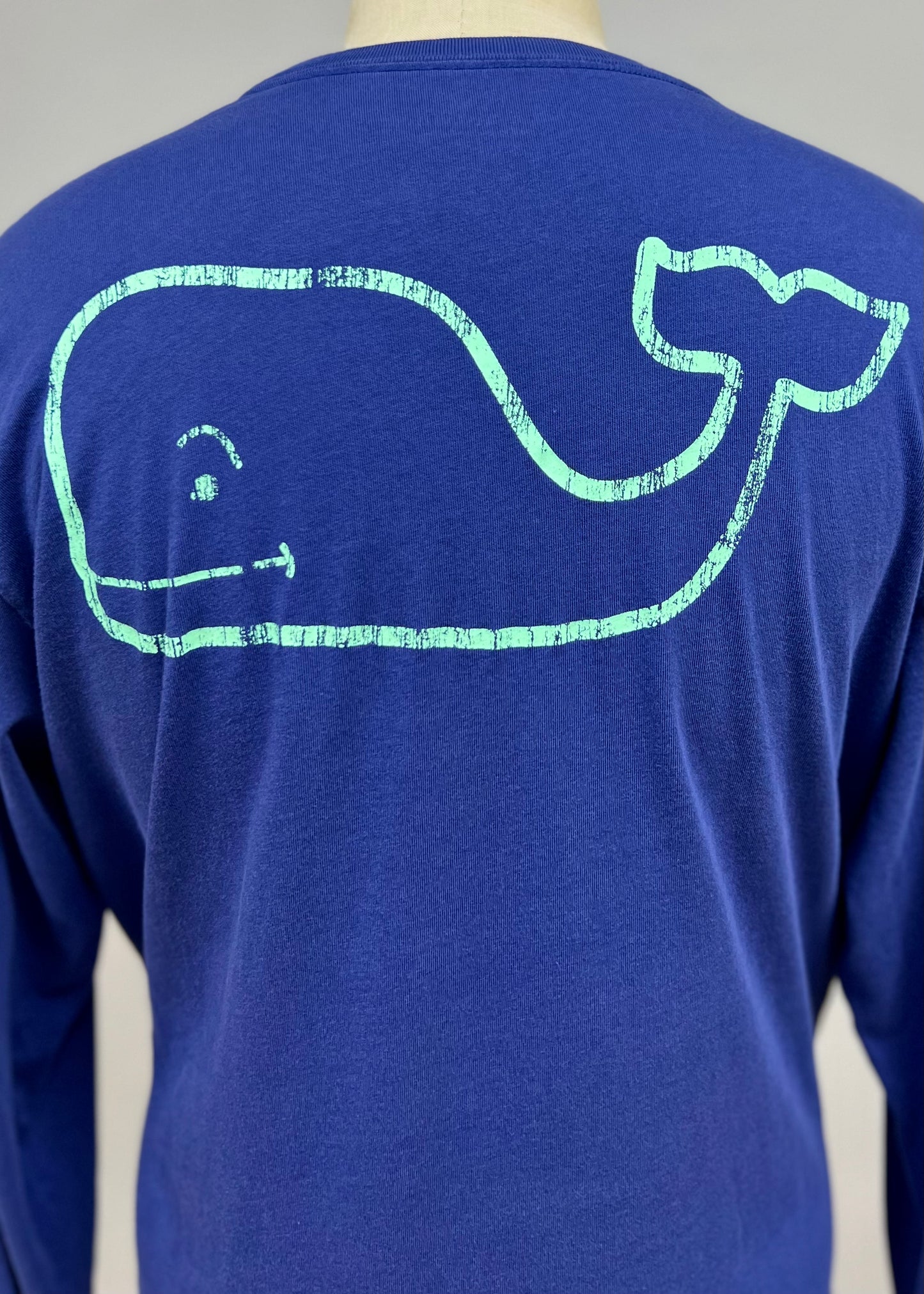 Camiseta de bolsillo Vineyard Vines 🐳 color azul con Diseño de ballena en turquesa Talla Large