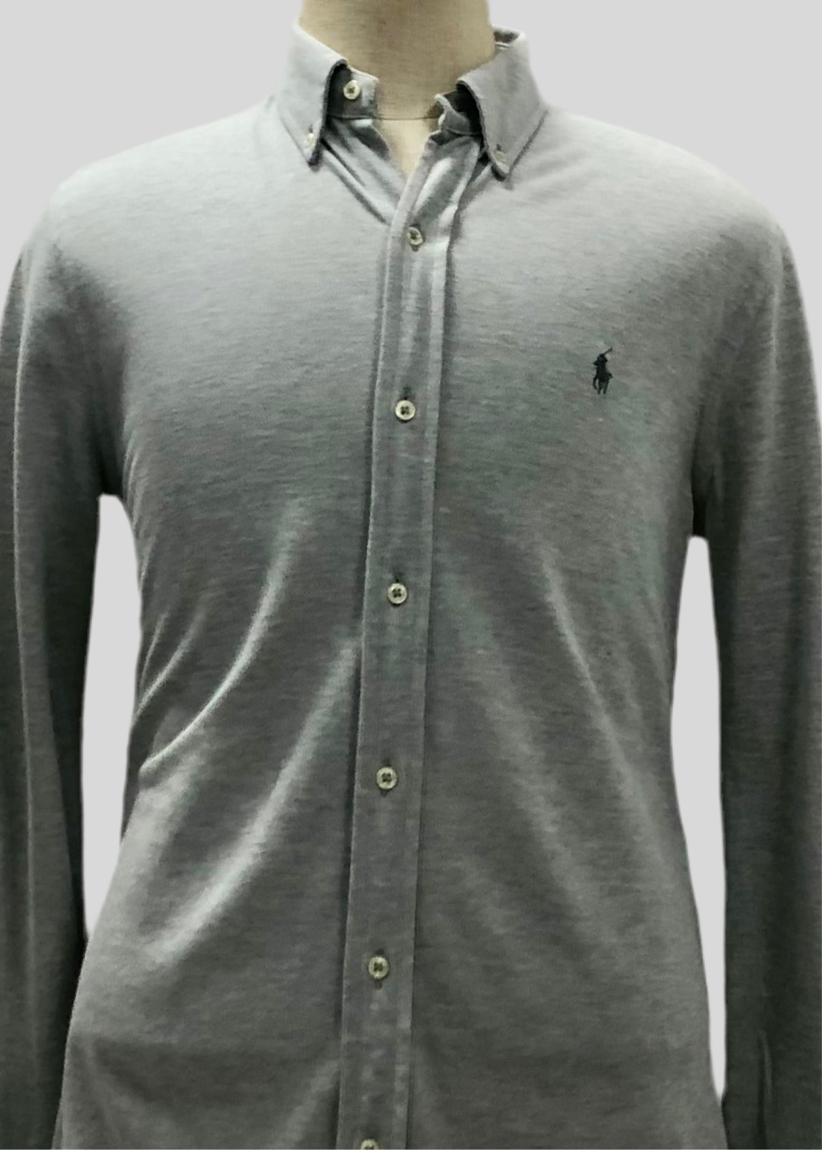 Camisa Polo Ralph Lauren 🏇🏼 Tela camiseta (Knit Oxford) en color gris claro Talla S Entalle Regular