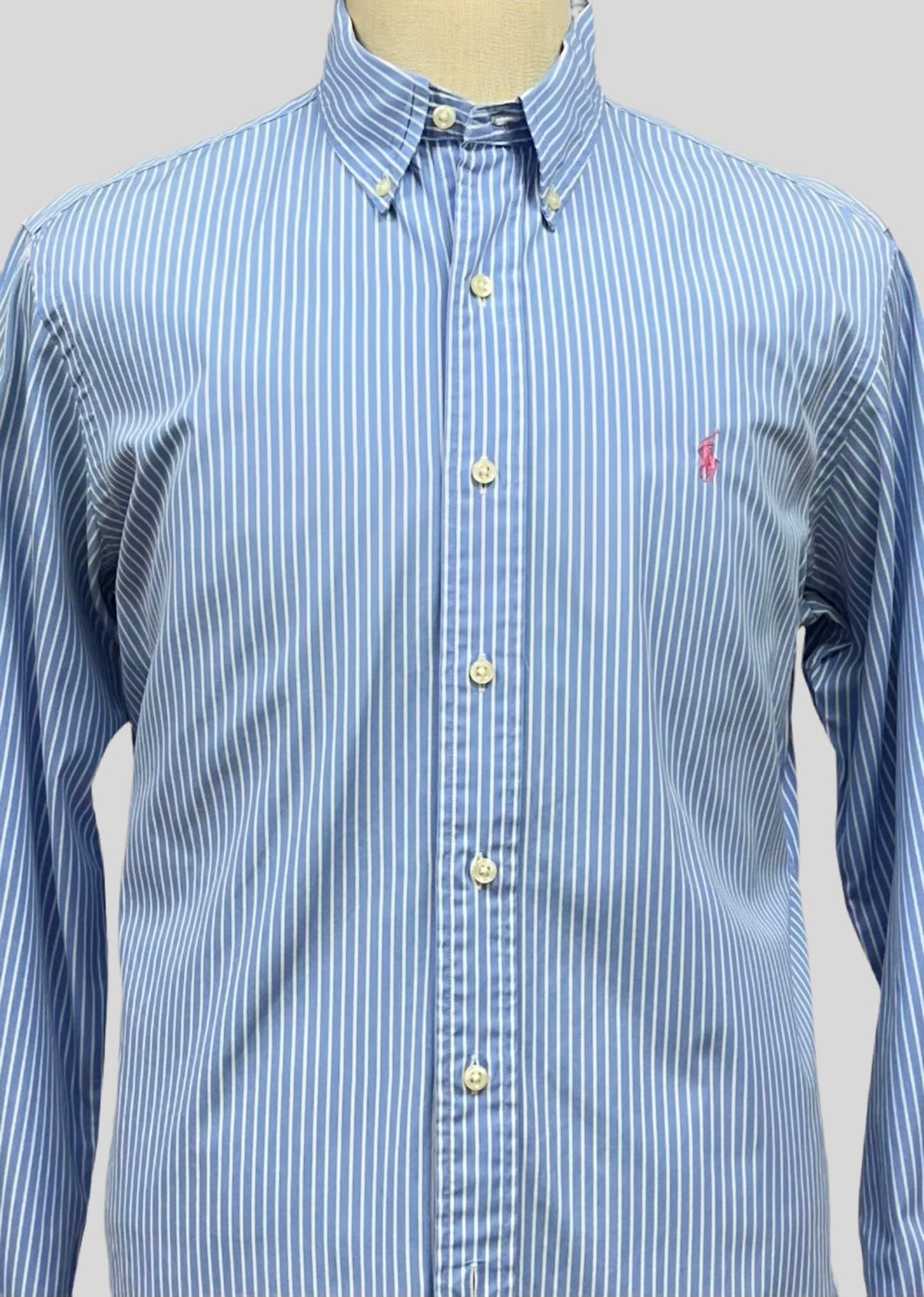 Camisa Polo Ralph Lauren 🏇🏼 color celeste con patron de rayas en color Blanco Talla L Entalle Custom Fit