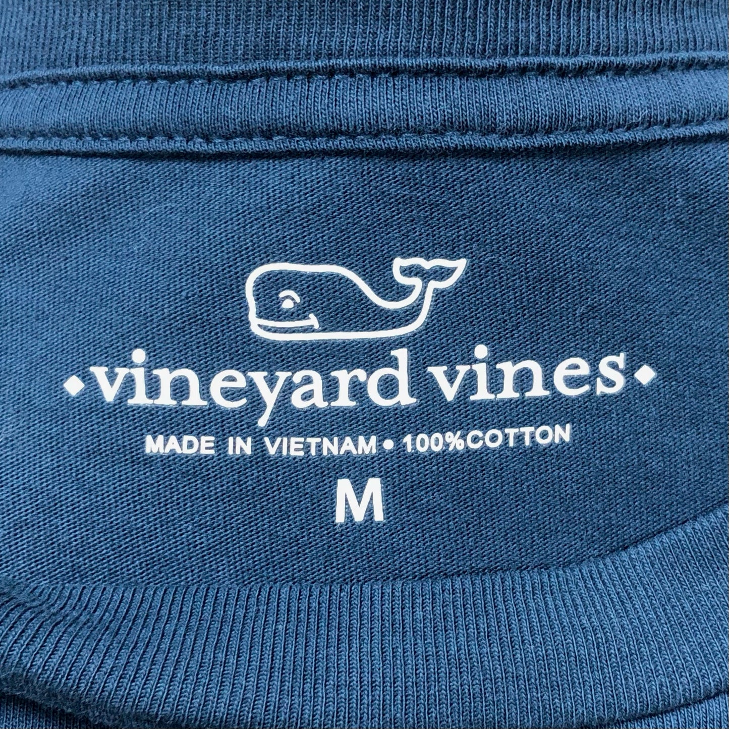 Camiseta cuello redondo Vineyard Vines 🐳 color azul navy con Diseño de ballena en blanco Talla M