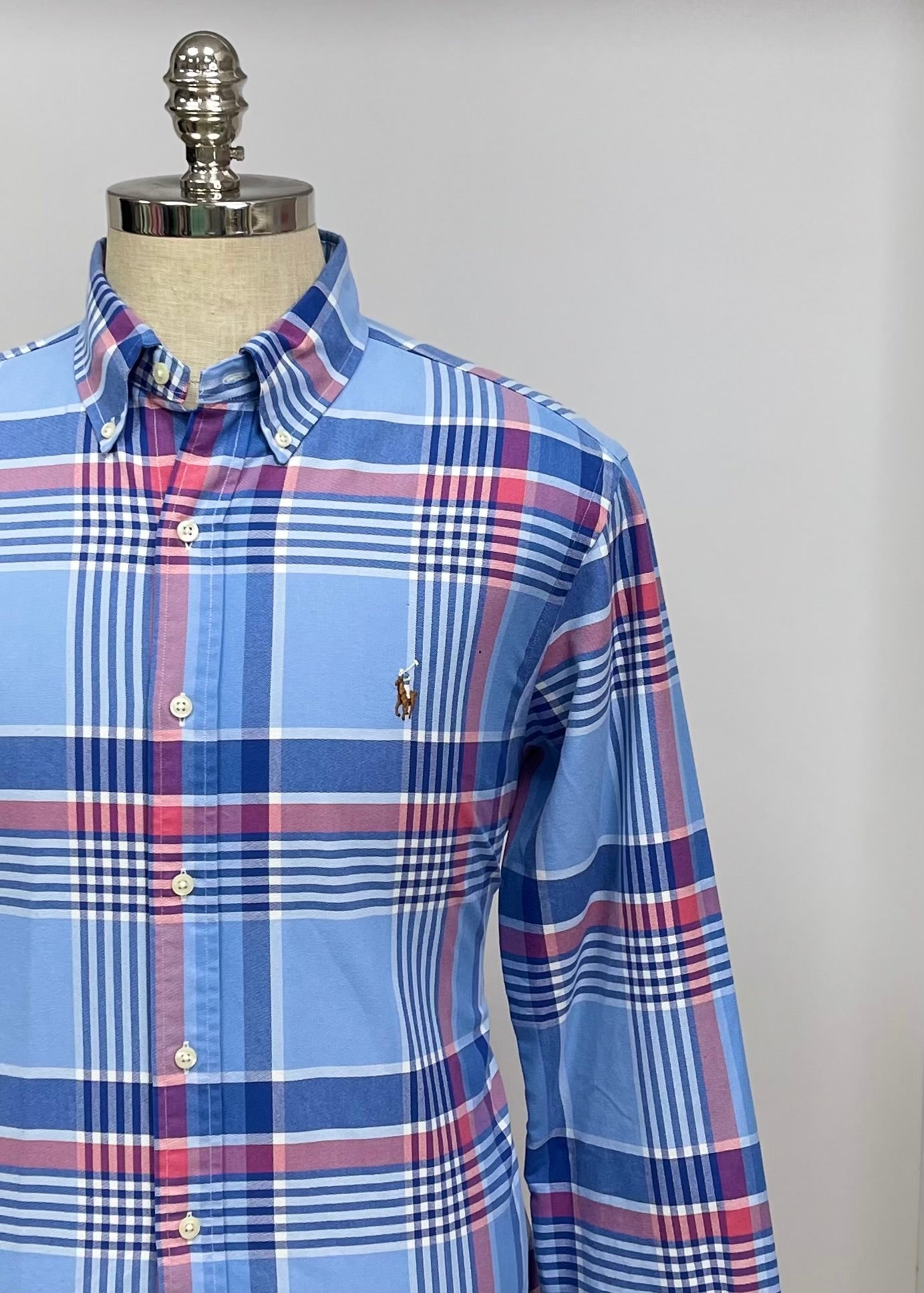 Camisa Polo Ralph Lauren 🏇🏼 Oxford con patron de cuadros tartán en color celeste, azul y rosado Talla L Entalle Regular