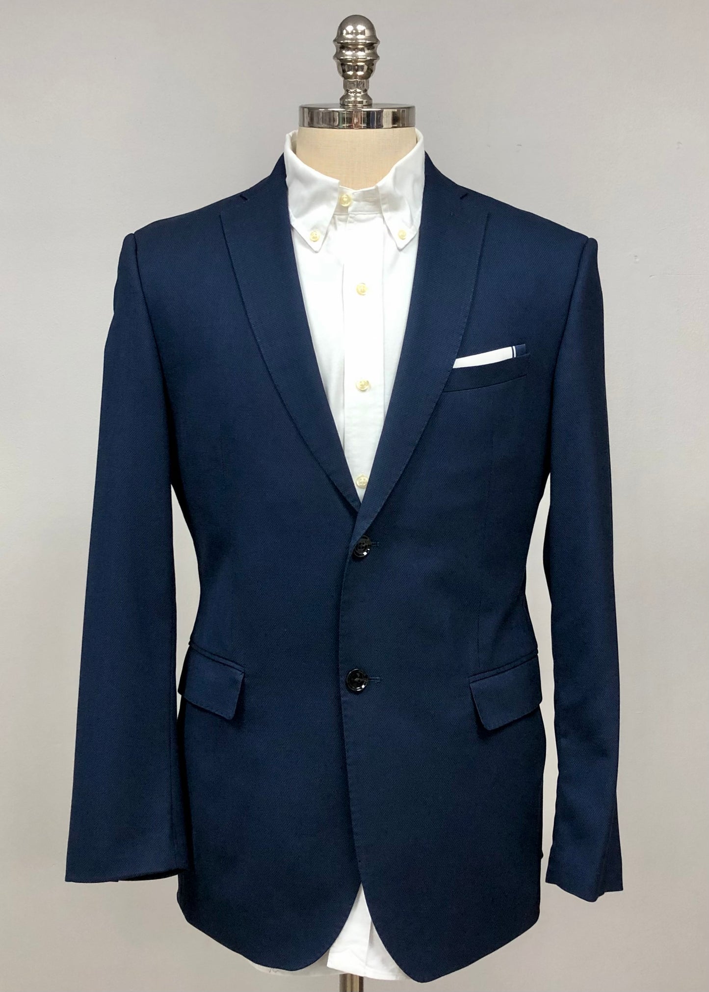 Chaqueta Blazer Zara 🇪🇸 de Corte Slim Fit en tono azul navy Talla Large (42)