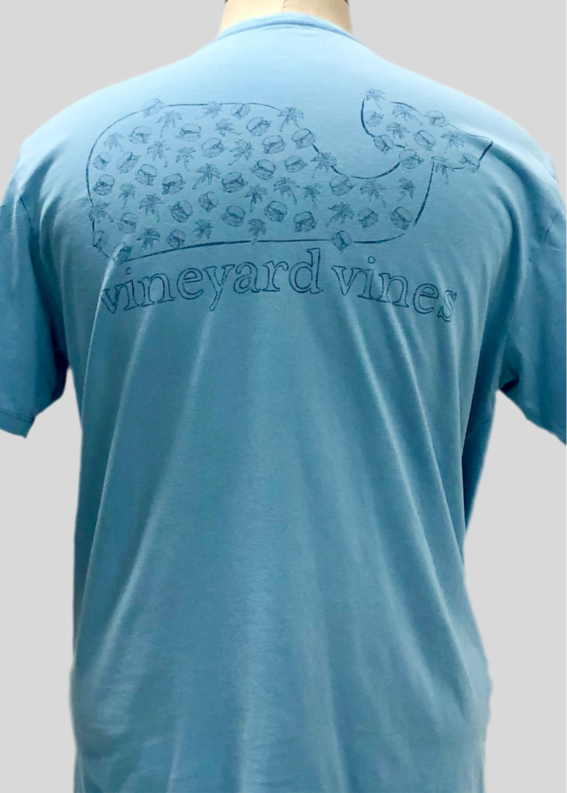 Camiseta cuello redondo Vineyard Vines 🐳 color celeste claro con Diseño de Ballena Hamburguesa Talla Medium