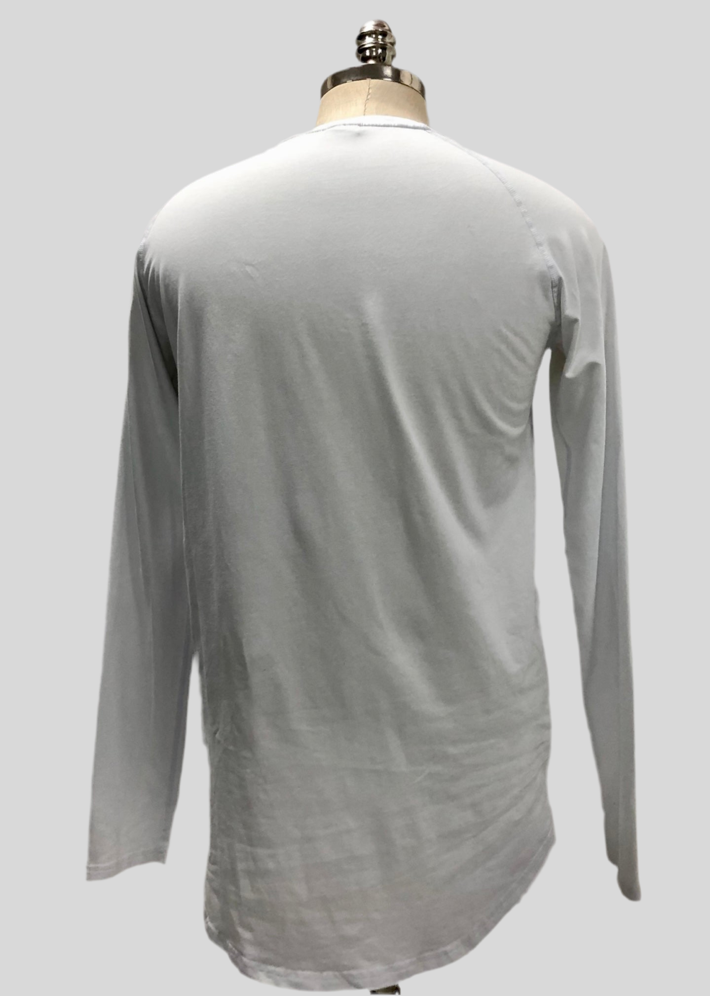 Camiseta de entrenamiento Vanquish 🏋🏽 color blanco y logo en negro Talla M