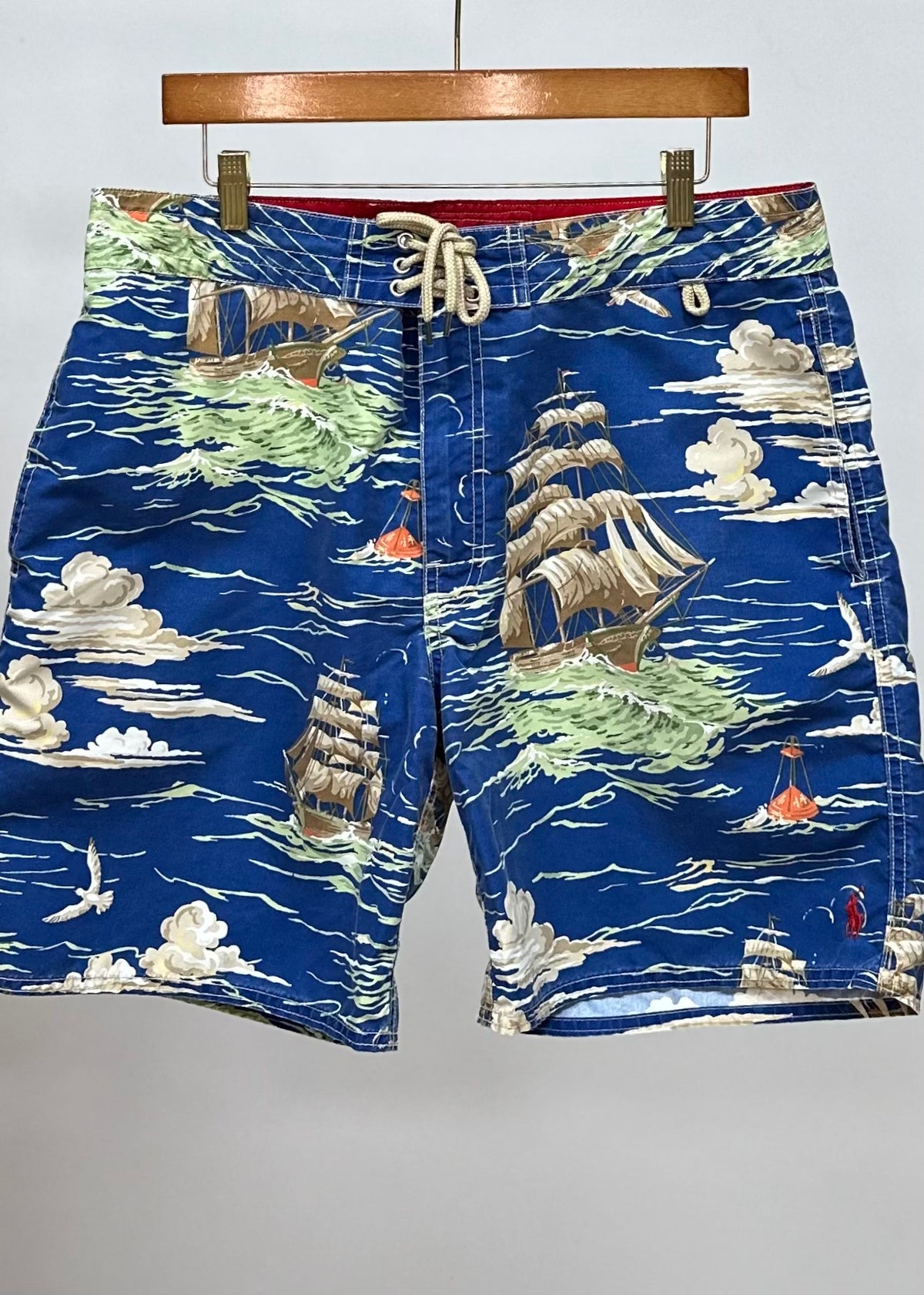 Short de baño Polo Ralph Lauren 🏇🏼color azul con diseño de veleros en blanco talla L (ver descripción)