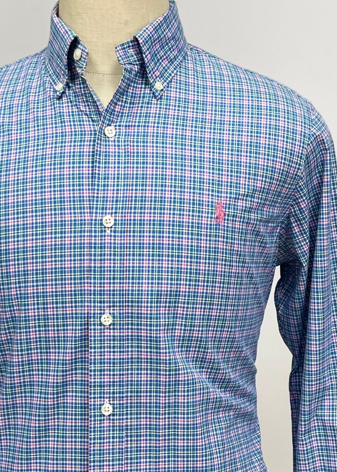 Camisa Polo Ralph Lauren 🏇🏼 color blanco con patron de cuadros rosado, verde y azul Talla M Entalle Regular