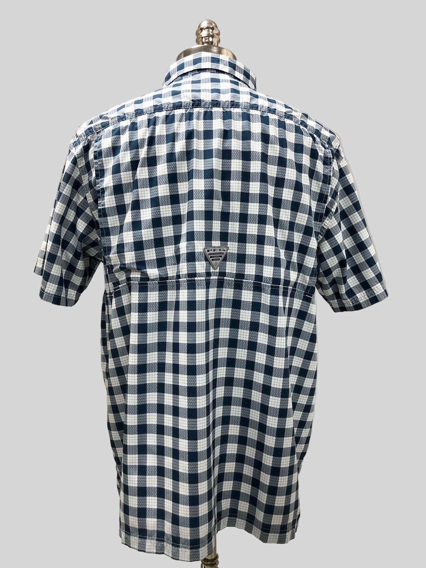 Camisa Columbia 🔹 con patrón de cuadros en azul navy y blanco Manga corta Talla L