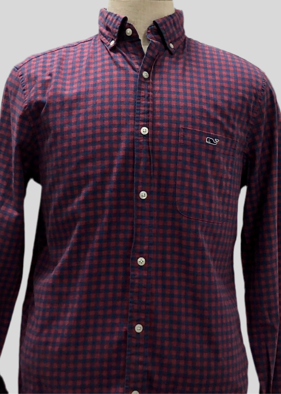 Camisa de botones Vineyard Vines 🐳 con patrón de cuadros en color rojo oscuro y azul navy Talla M Entalle Clásico