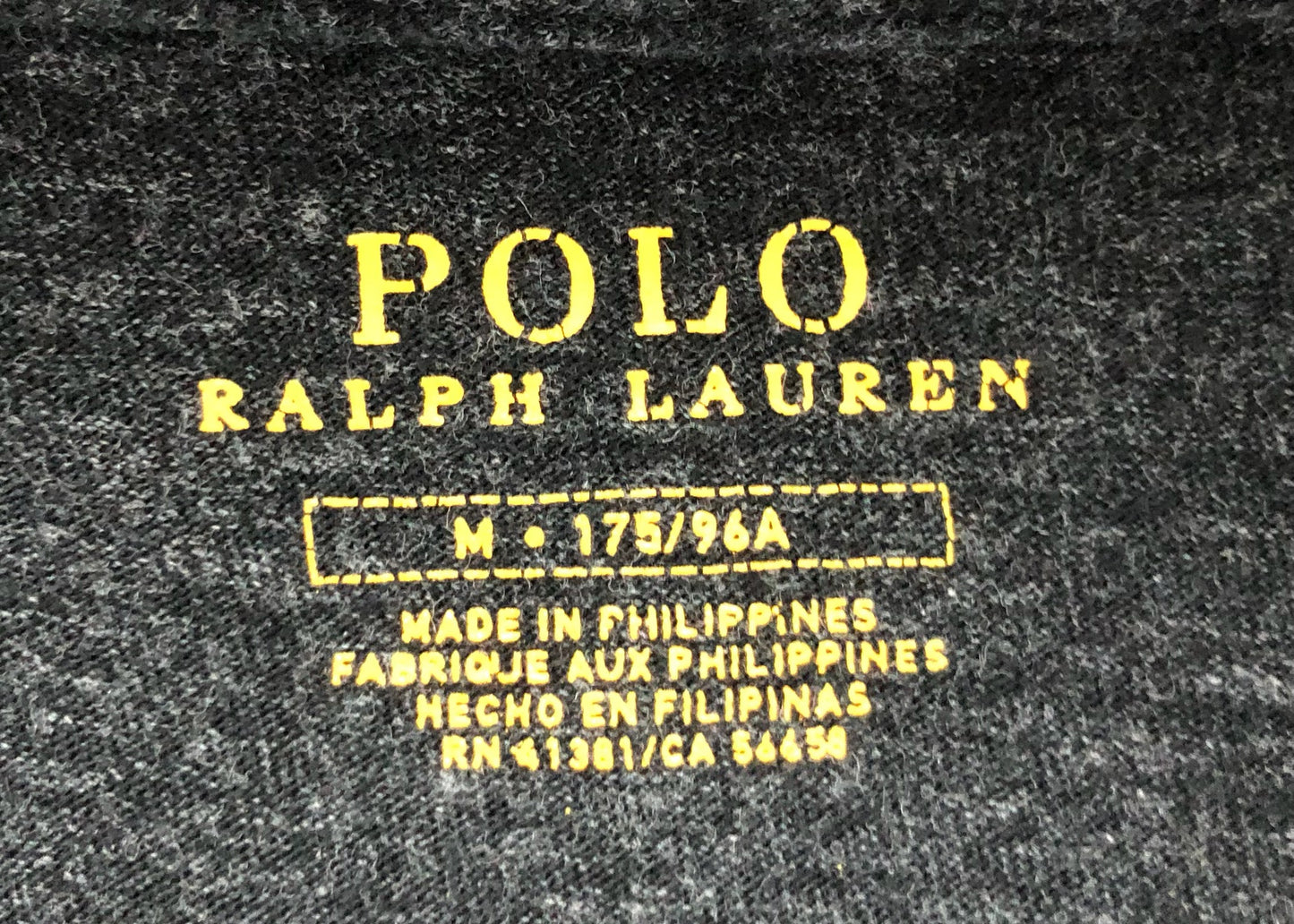 Camiseta cuello redondo Polo Ralph Lauren 🏇🏼 Color gris oscuro con diseño de polo bear Talla M Entalle Regular