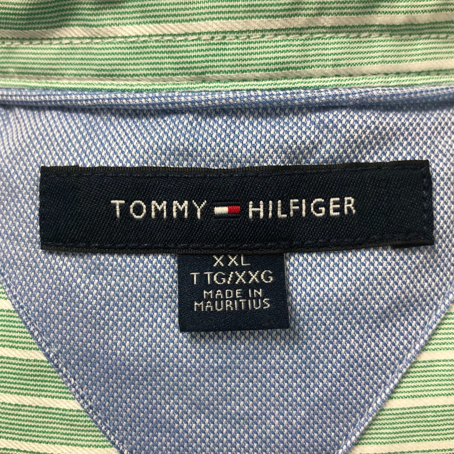 Camisa de botones Tommy Hilfiger 🇺🇸 color verde claro con patrón de rayas en color blanco Talla XXL Entalle Regular