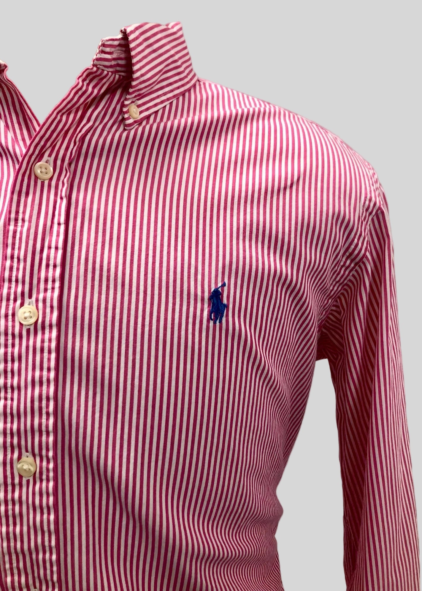 Camisa Polo Ralph Lauren 🏇🏼 con patron de rayas en color rojo y blanco Talla S Entalle Clásico