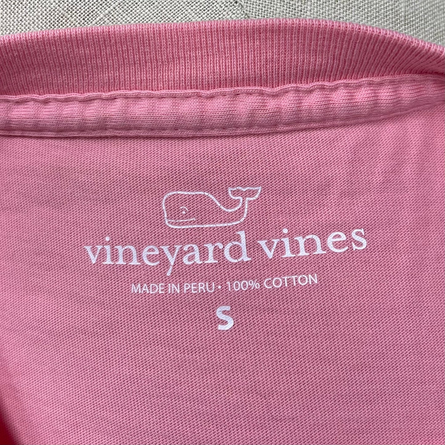 Camiseta cuello redondo Vineyard Vines 🐳 color rosado con Diseño de ballena Talla Small