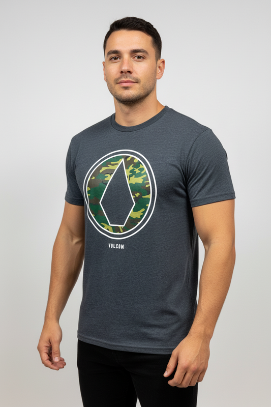 Camiseta cuello redondo Volcom 🛹 color gris oscuro y logo con diseño de camuflaje manga corta Talla M
