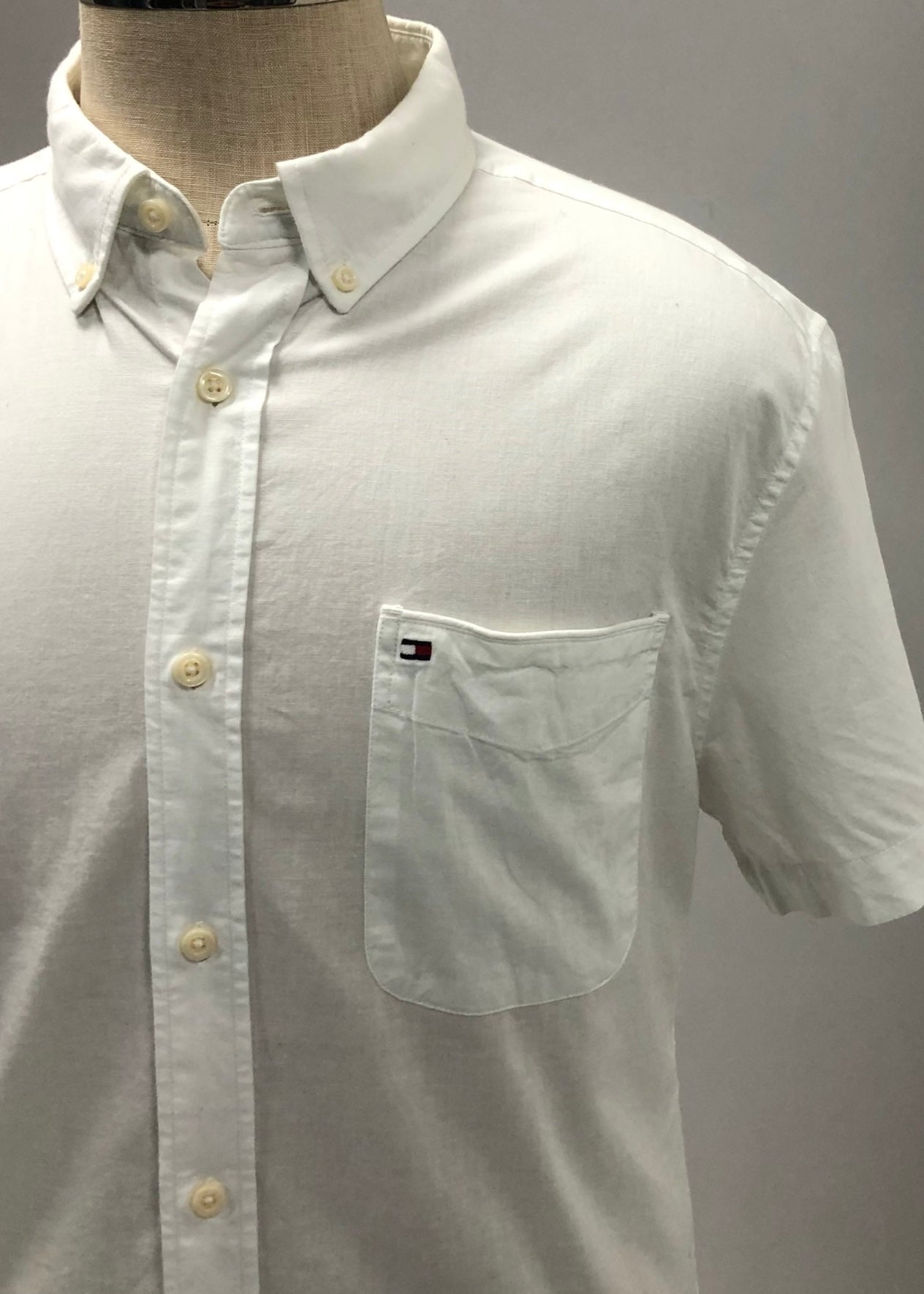 Camisa de botones Tommy Hilfiger 🇺🇸 en color blanco Talla L Entalle Custom Fit