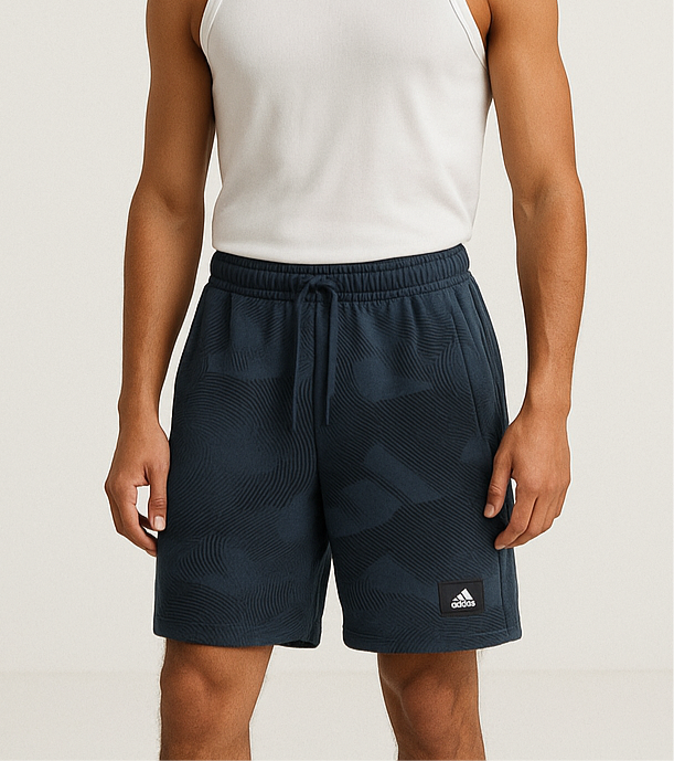 Short Lounge Adidas 🏃🏻‍♂️ color verde esmeralda con diseño con diseño de grafiti en negro talla S
