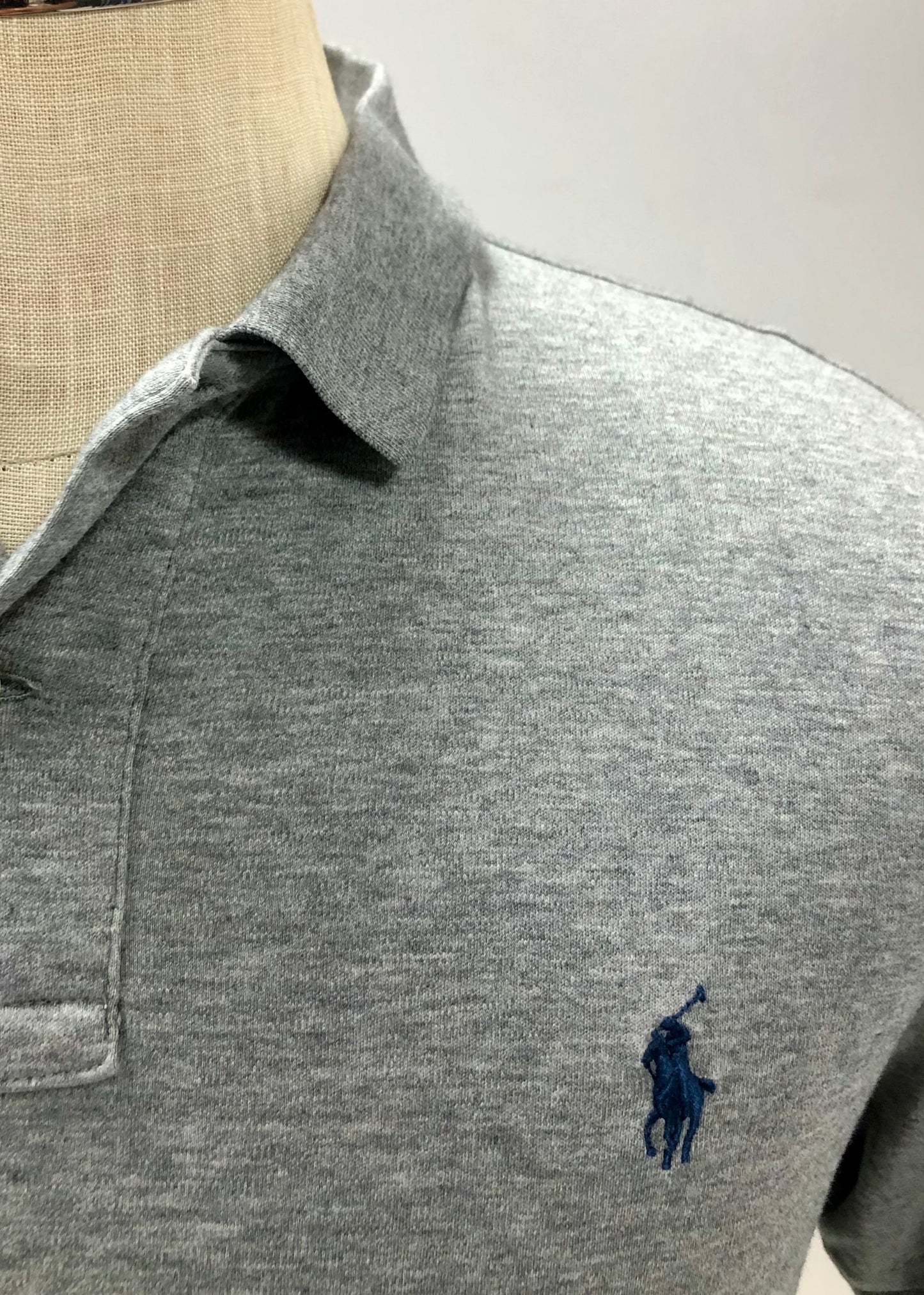 Camiseta Polo Ralph Lauren 🏇🏼Tela Pima color gris Talla L Entalle Regular