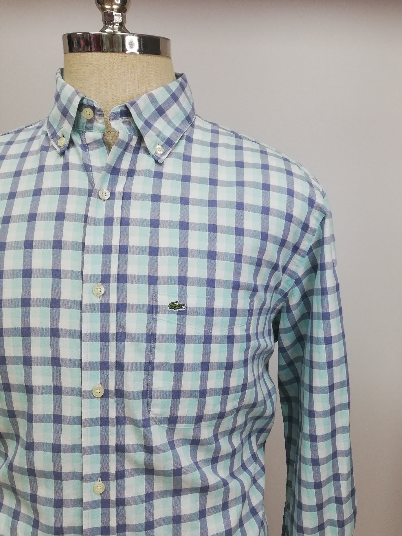 Camisa de botones Lacoste 🐊 con patron de cuadros en azul, turquesa y blanco Talla L Entalle Regular (ver descripción)