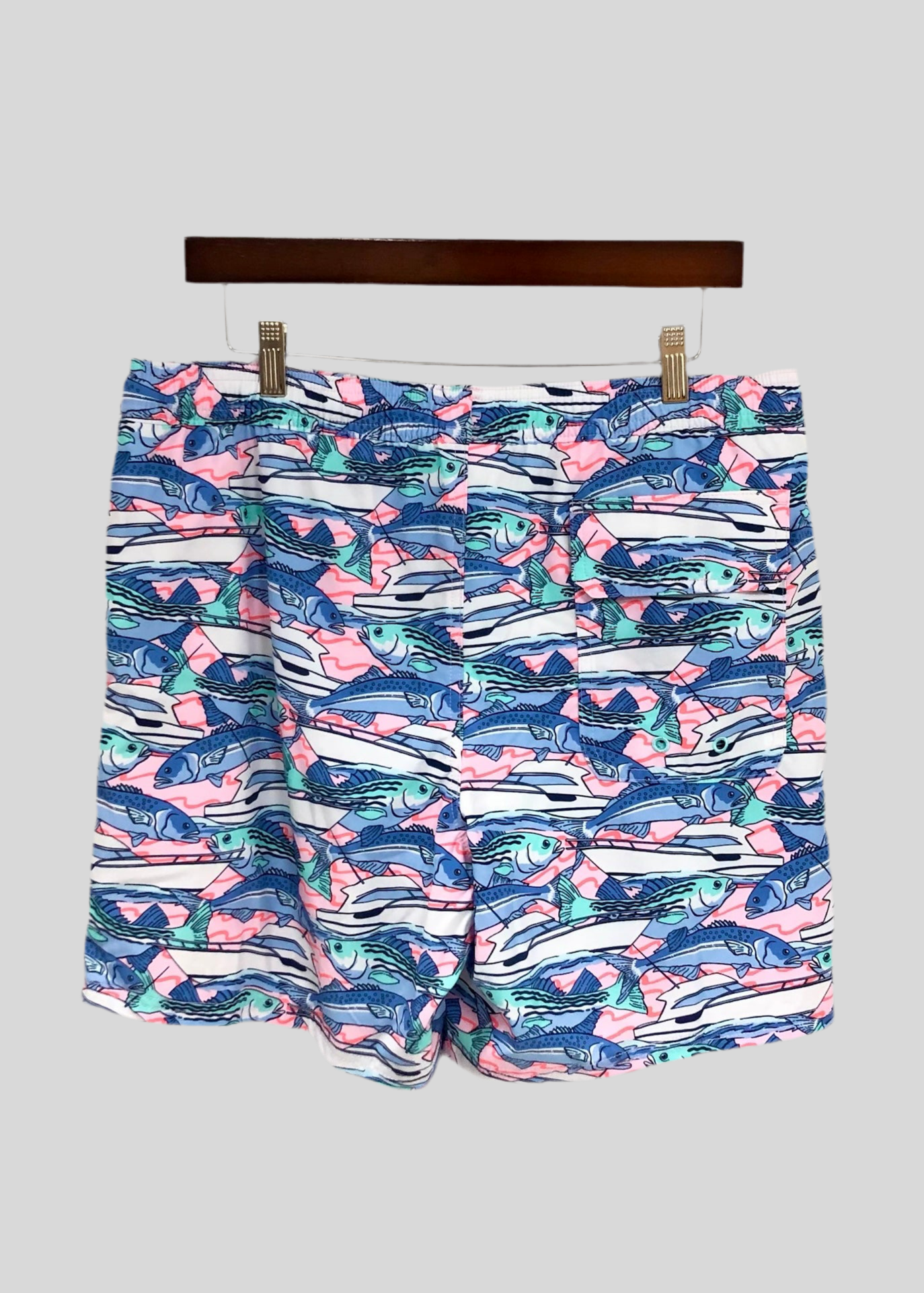 Shorts de baño Vineyard Vines 🐳 con diseño de peces en color rosado, verde y azul talla L