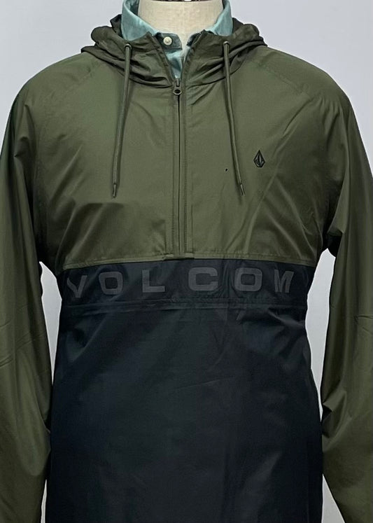 Jacket Volcom 🛹 color verde olivo y negro con zíper completo y logo en color gris claro Talla XL