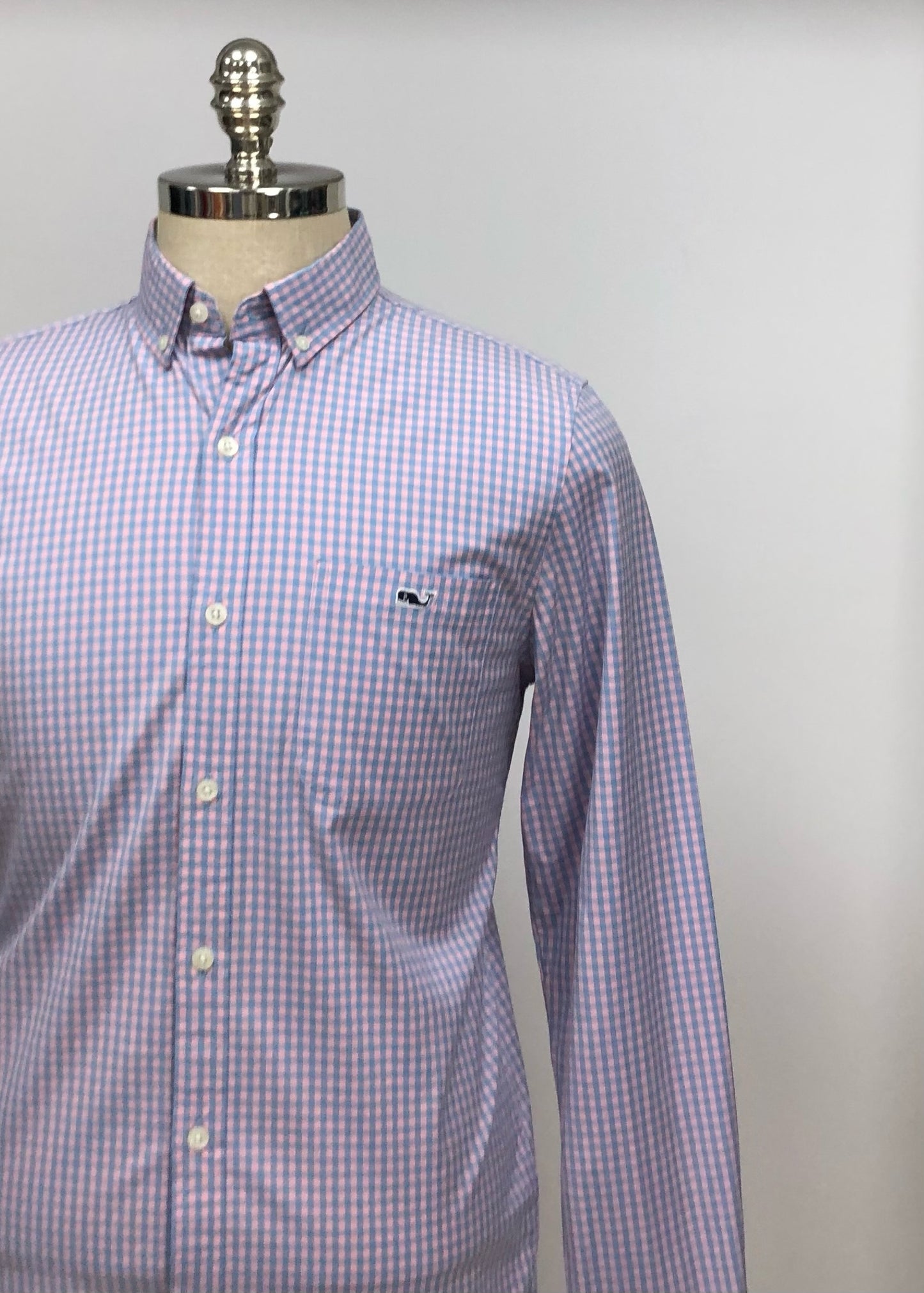 Camisa de botones Vineyard Vines 🐳 con patrón de cuadros en color rosado y celeste Talla S Entalle Slim Fit