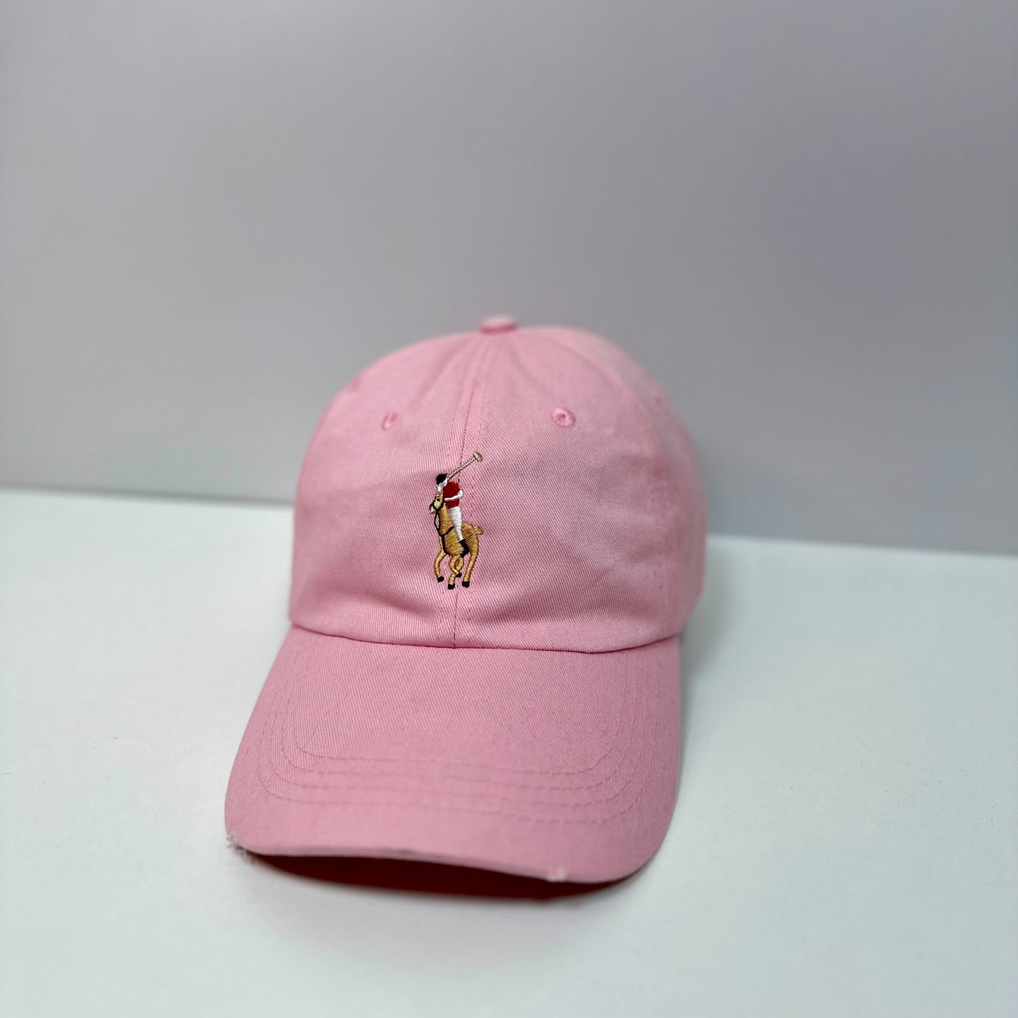 Gorra Polo Ralph Lauren 🏇🏼 color rosado y logo tradicional multicolor