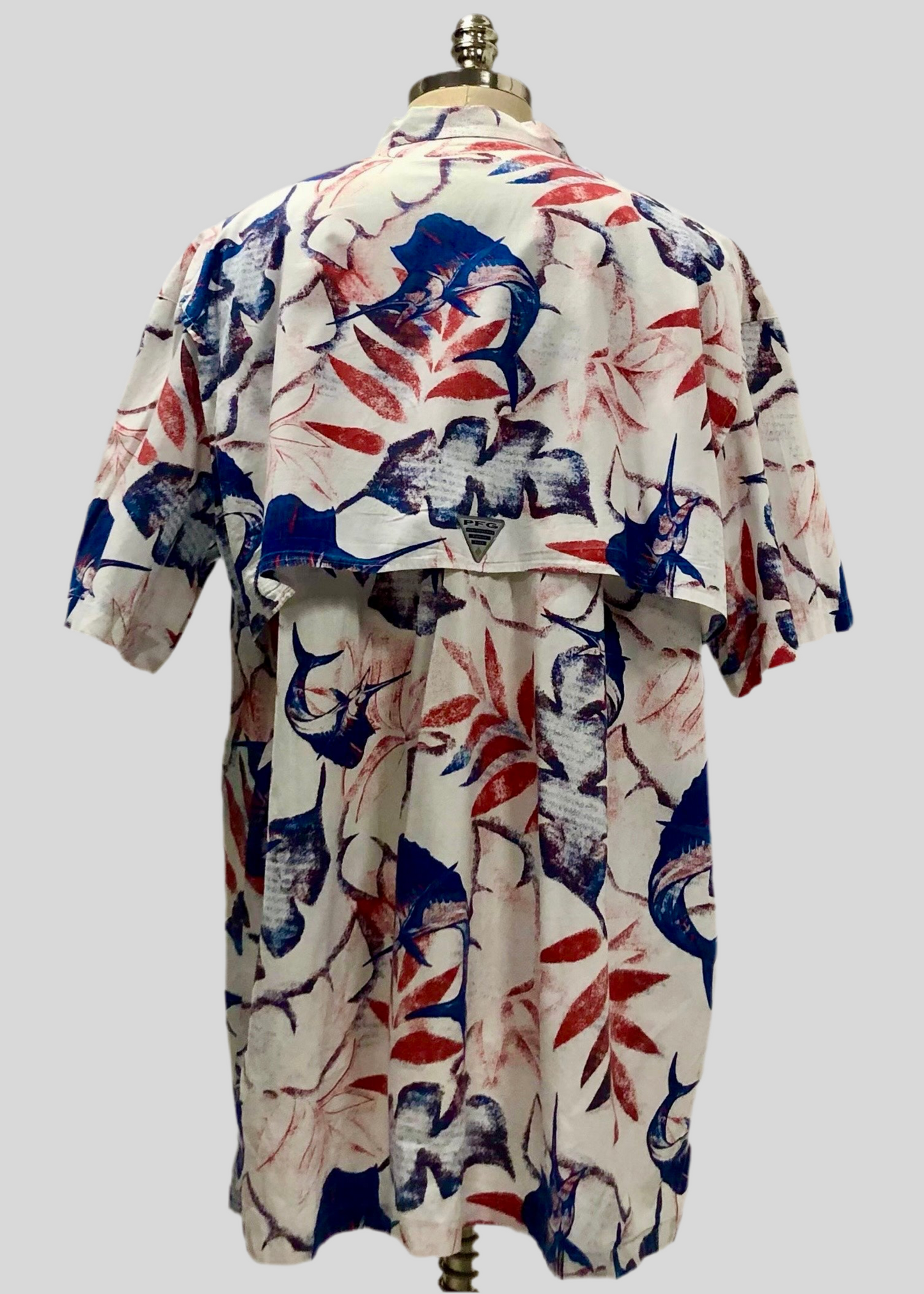 Camisa Columbia 🔹Color blanco con diseño floral en azul y rojo Talla XXL